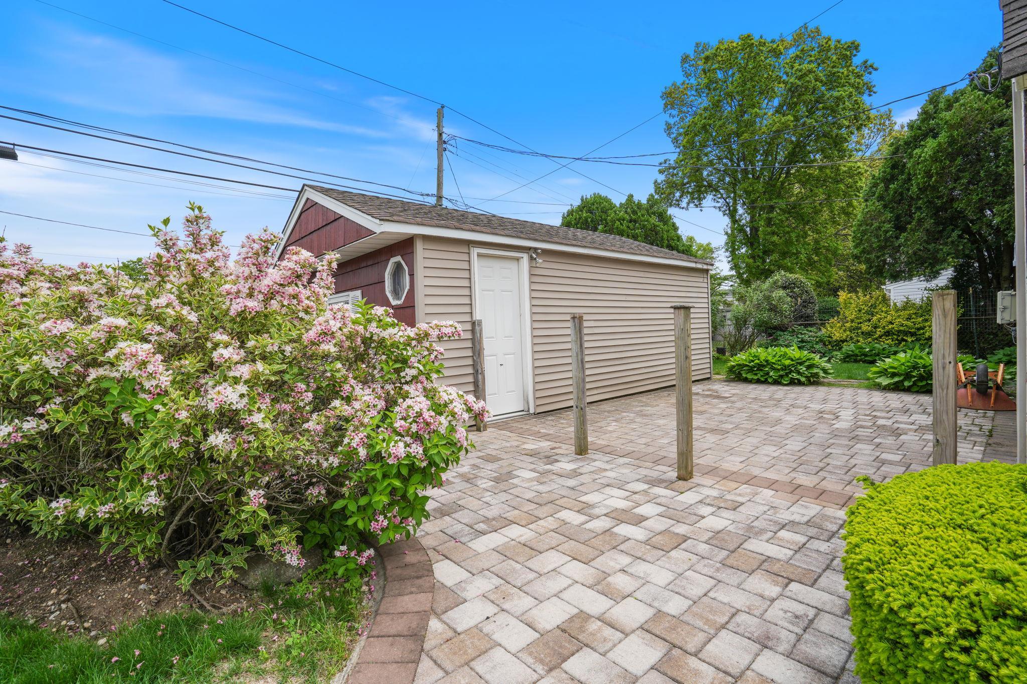 Single Family Jefferson  Nassau County, NY 11554, MLS-861543-22