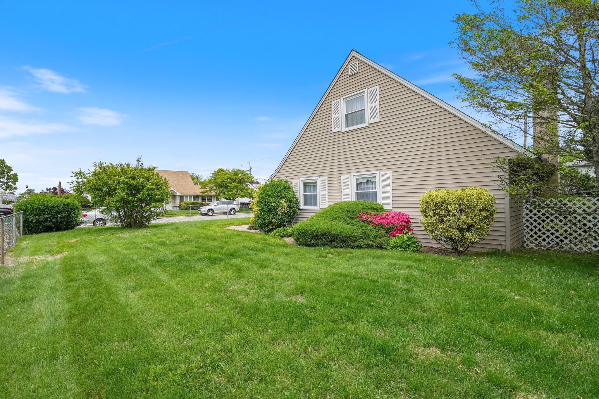 Single Family Jefferson  Nassau County, NY 11554, MLS-861543-24