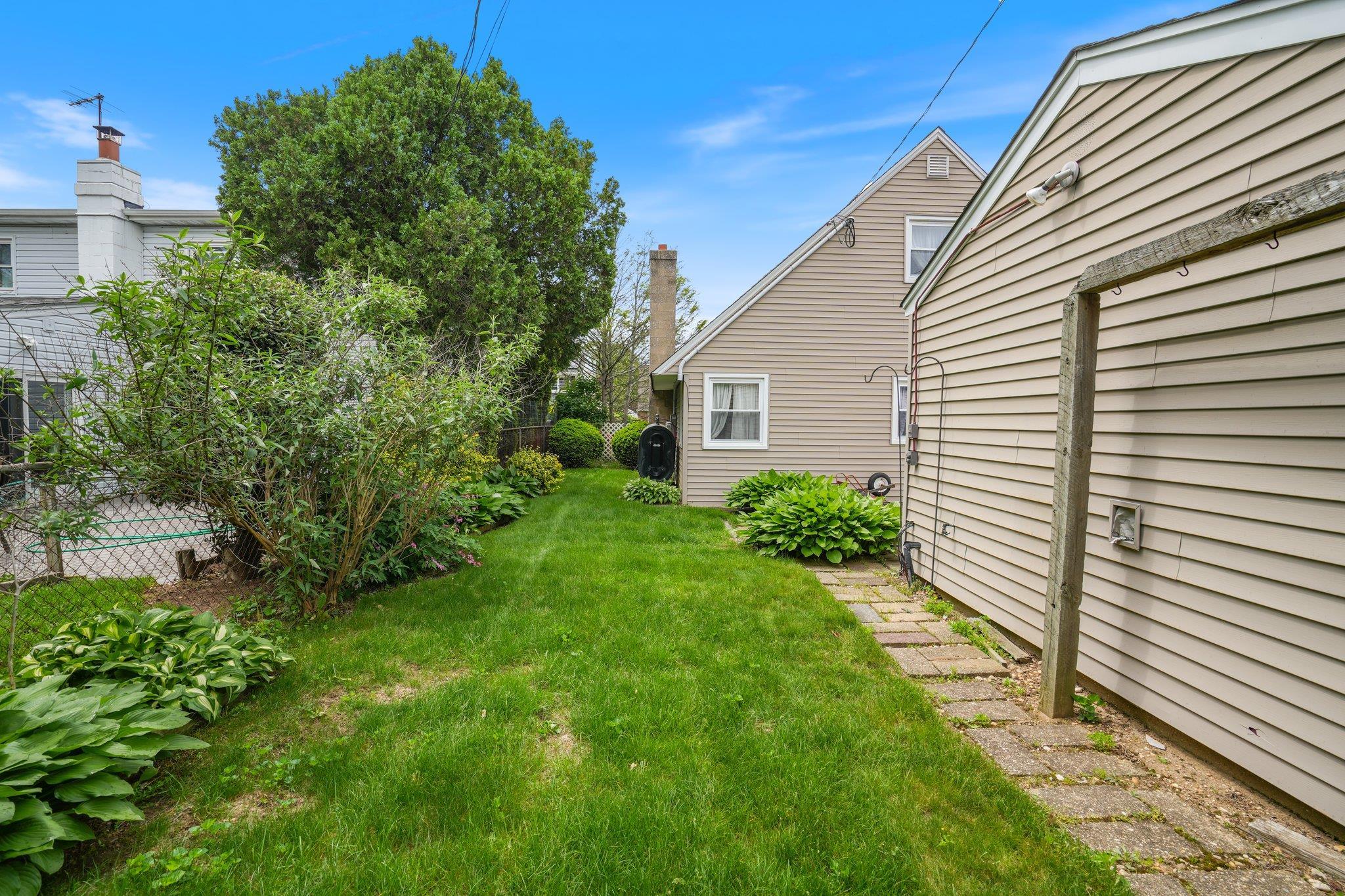 Single Family Jefferson  Nassau County, NY 11554, MLS-861543-25