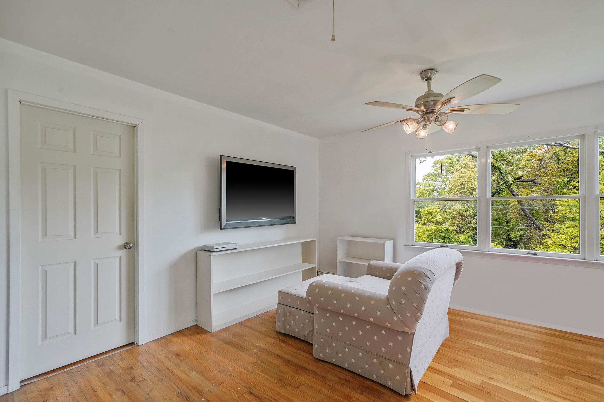 Single Family Queen  Suffolk County, NY 11789, MLS-861565-21