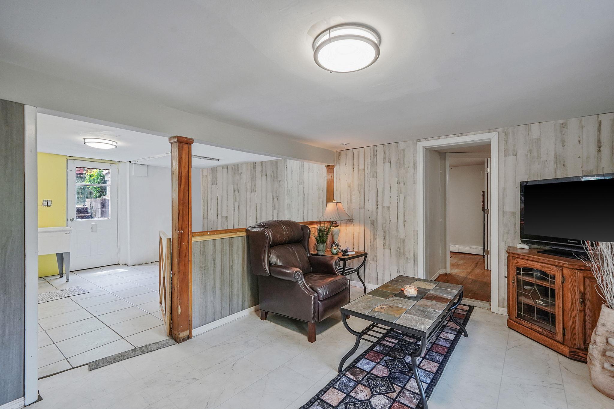 Single Family Queen  Suffolk County, NY 11789, MLS-861565-25