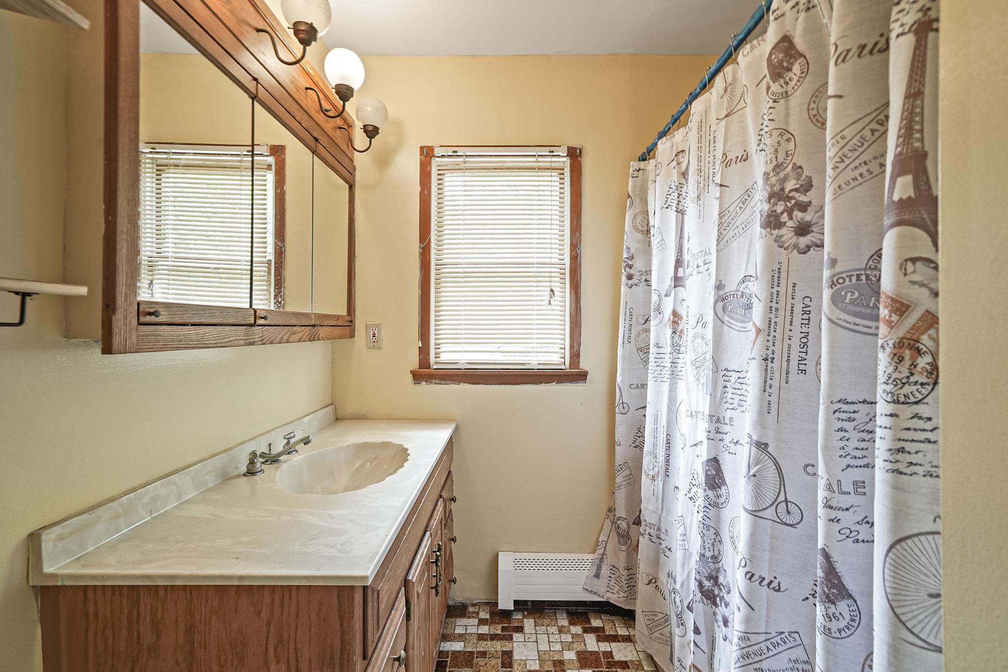 Single Family Queen  Suffolk County, NY 11789, MLS-861565-33