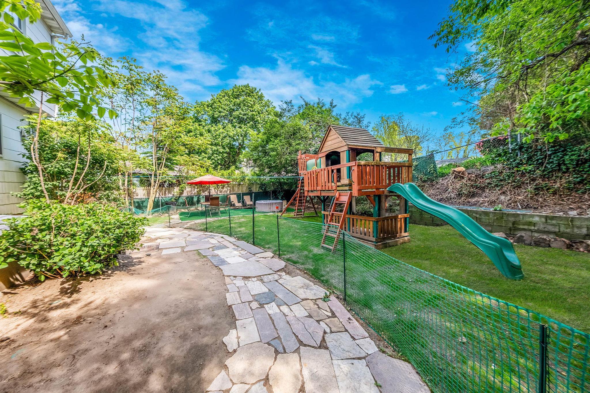 Single Family Queen  Suffolk County, NY 11789, MLS-861565-37