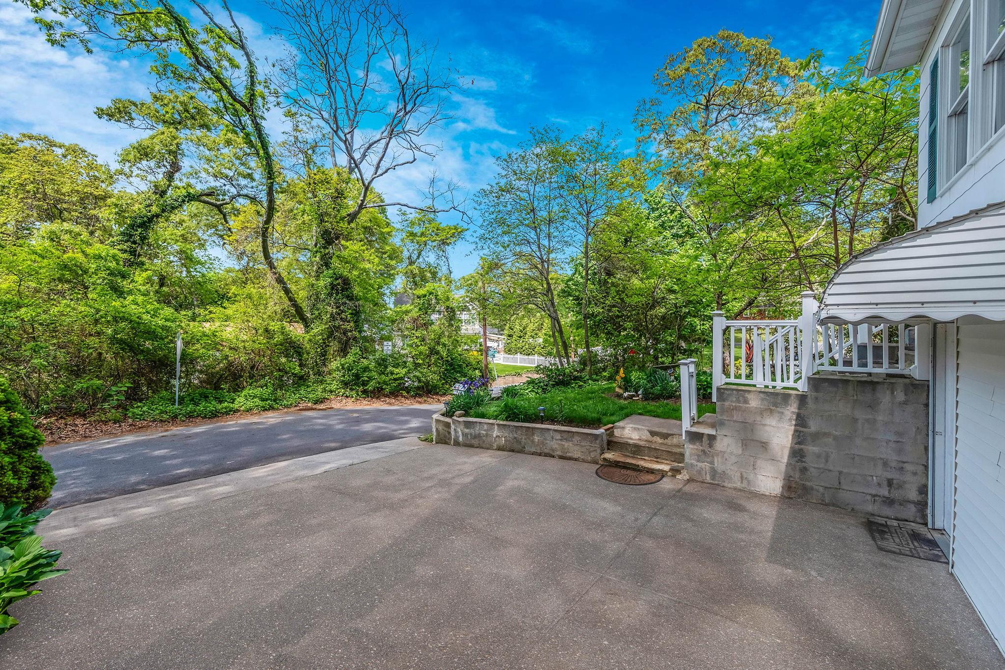Single Family Queen  Suffolk County, NY 11789, MLS-861565-40