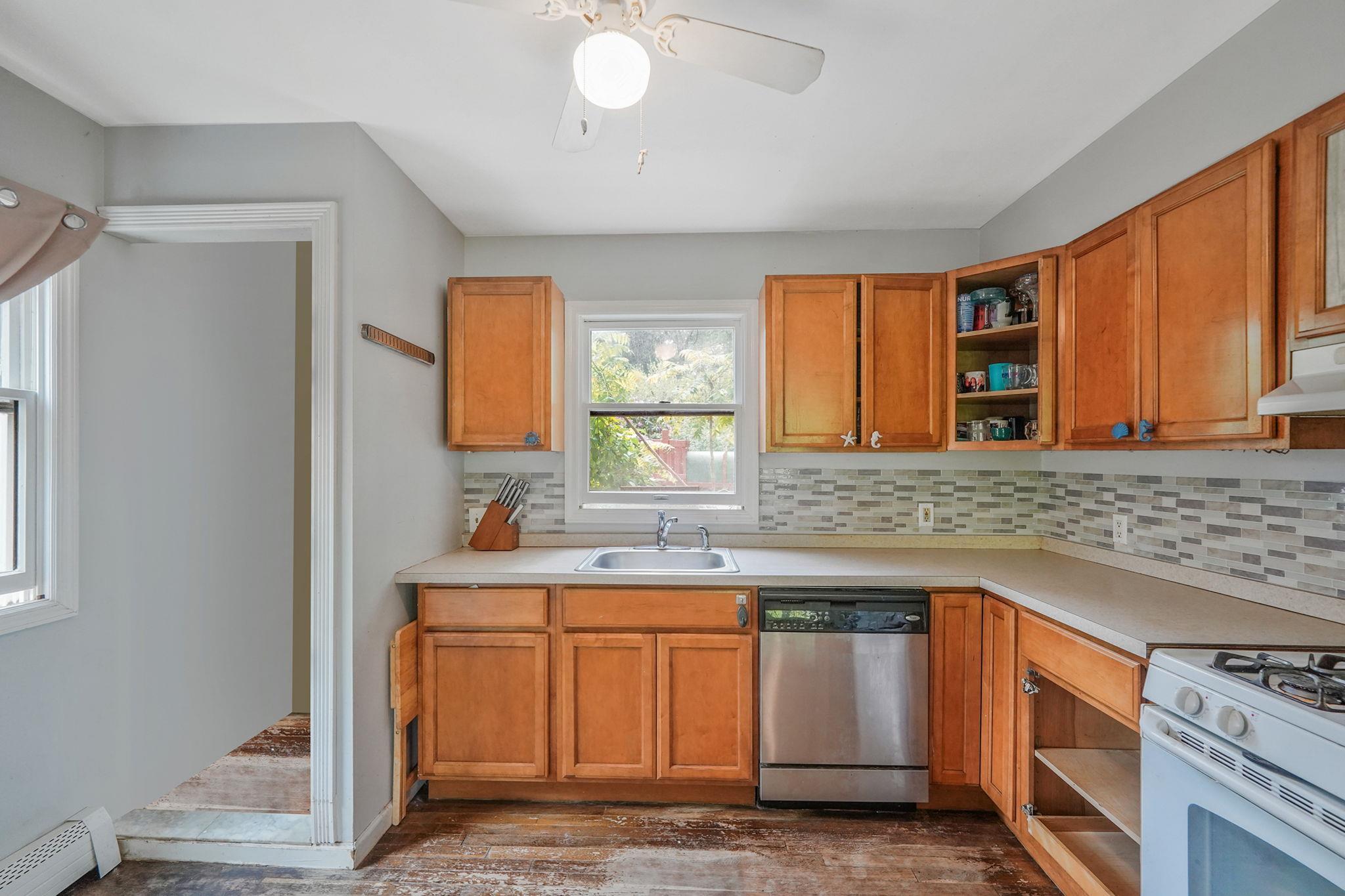 Single Family Queen  Suffolk County, NY 11789, MLS-861565-8