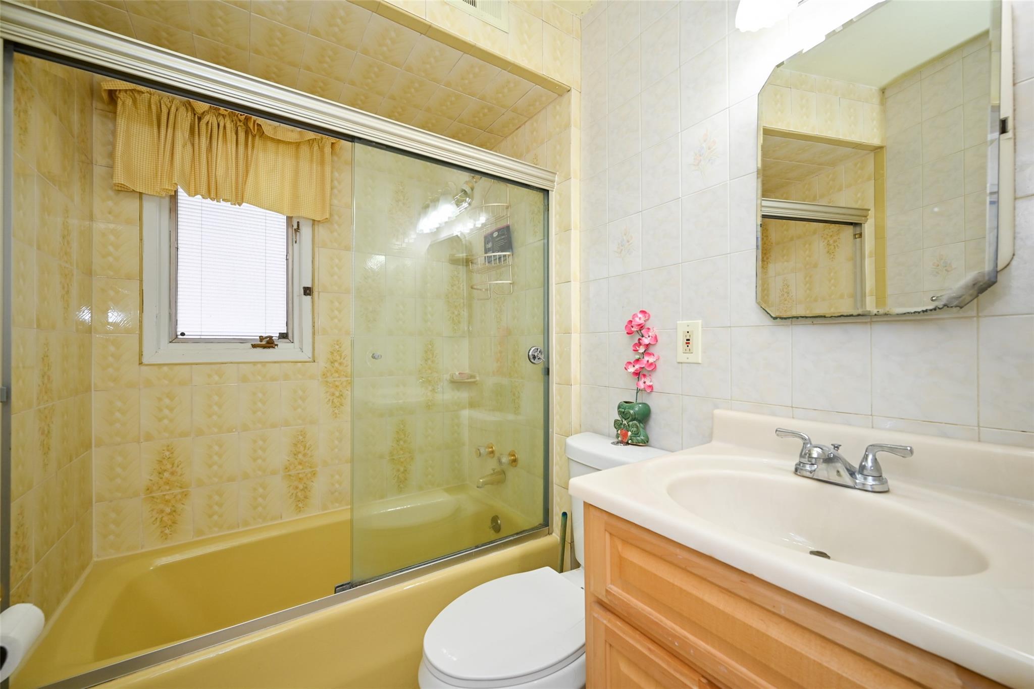 Single Family Terrace  Nassau County, NY 11040, MLS-861593-16