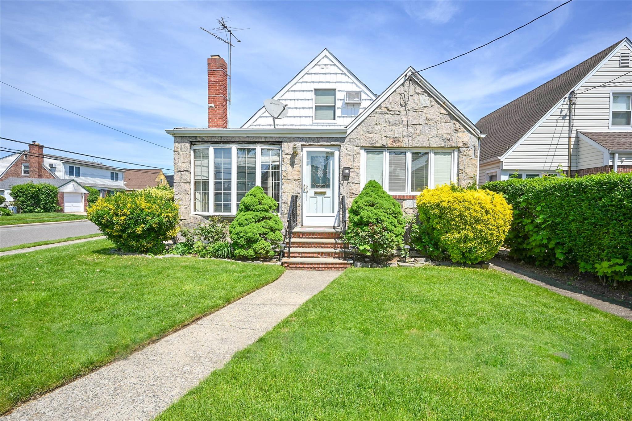 Single Family Terrace  Nassau County, NY 11040, MLS-861593-18
