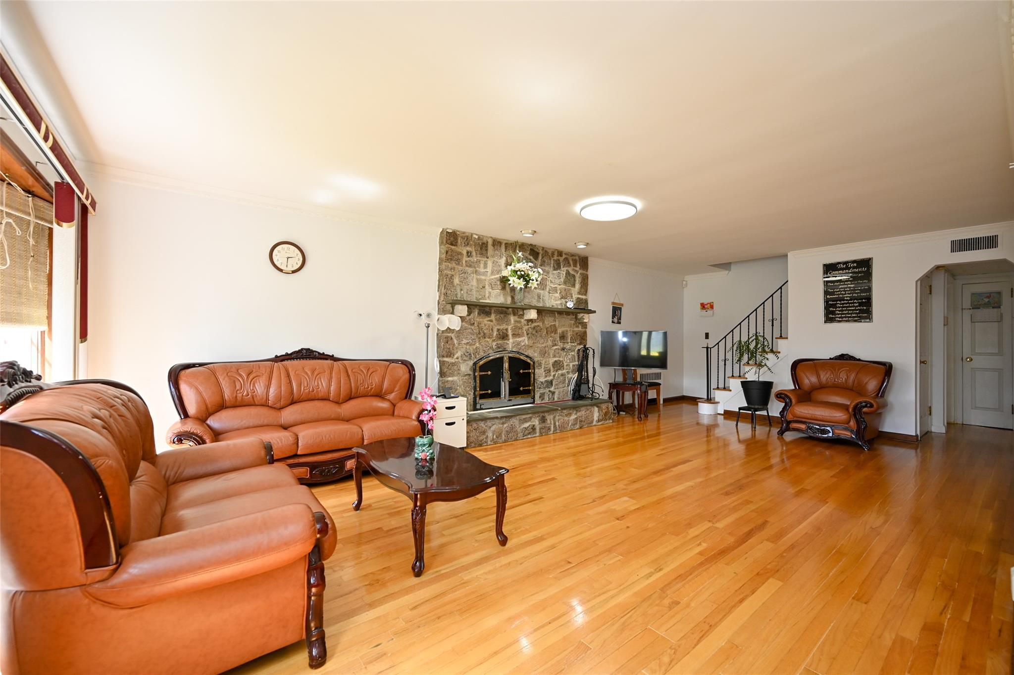 Single Family Terrace  Nassau County, NY 11040, MLS-861593-2