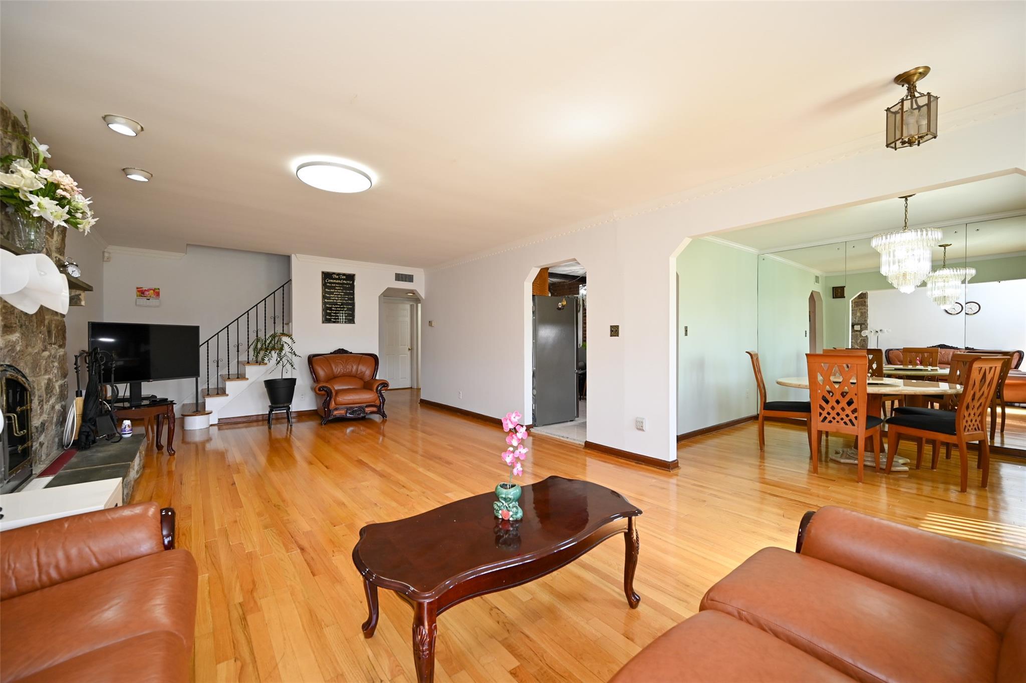 Single Family Terrace  Nassau County, NY 11040, MLS-861593-4