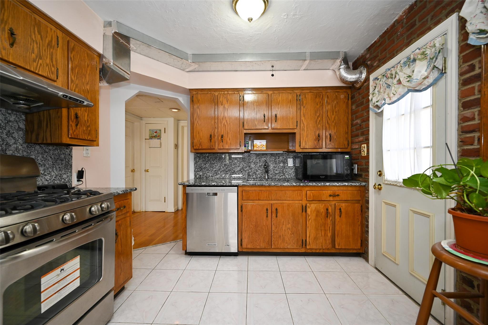 Single Family Terrace  Nassau County, NY 11040, MLS-861593-5