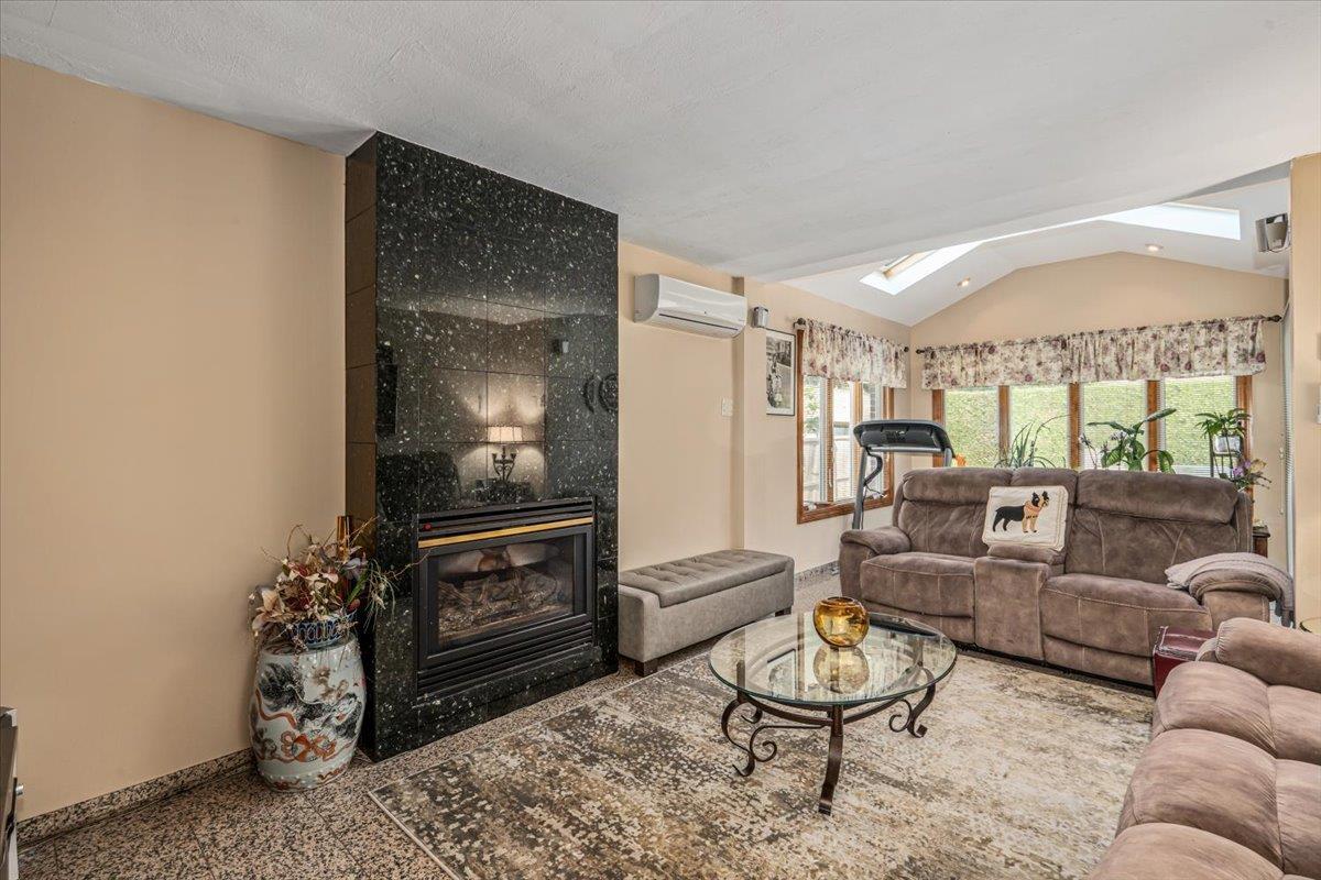 Single Family 214th  Queens, NY 11360, MLS-861610-24