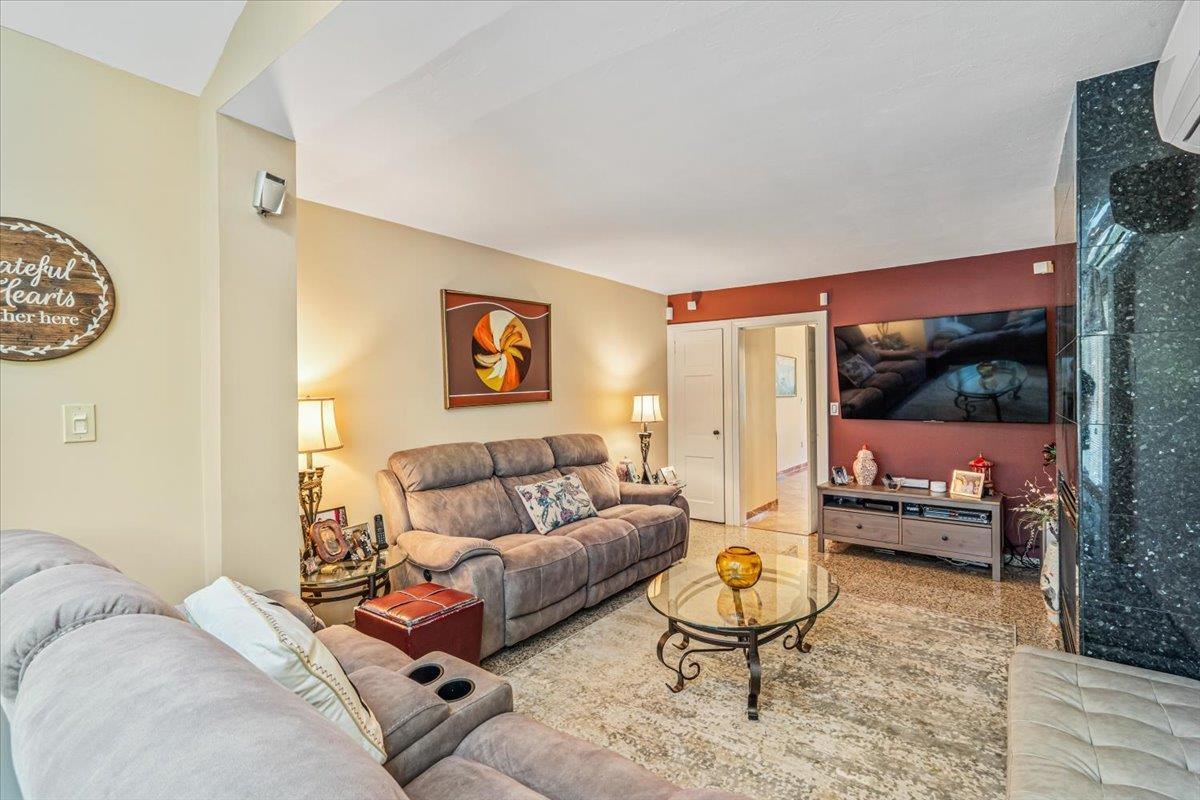 Single Family 214th  Queens, NY 11360, MLS-861610-26