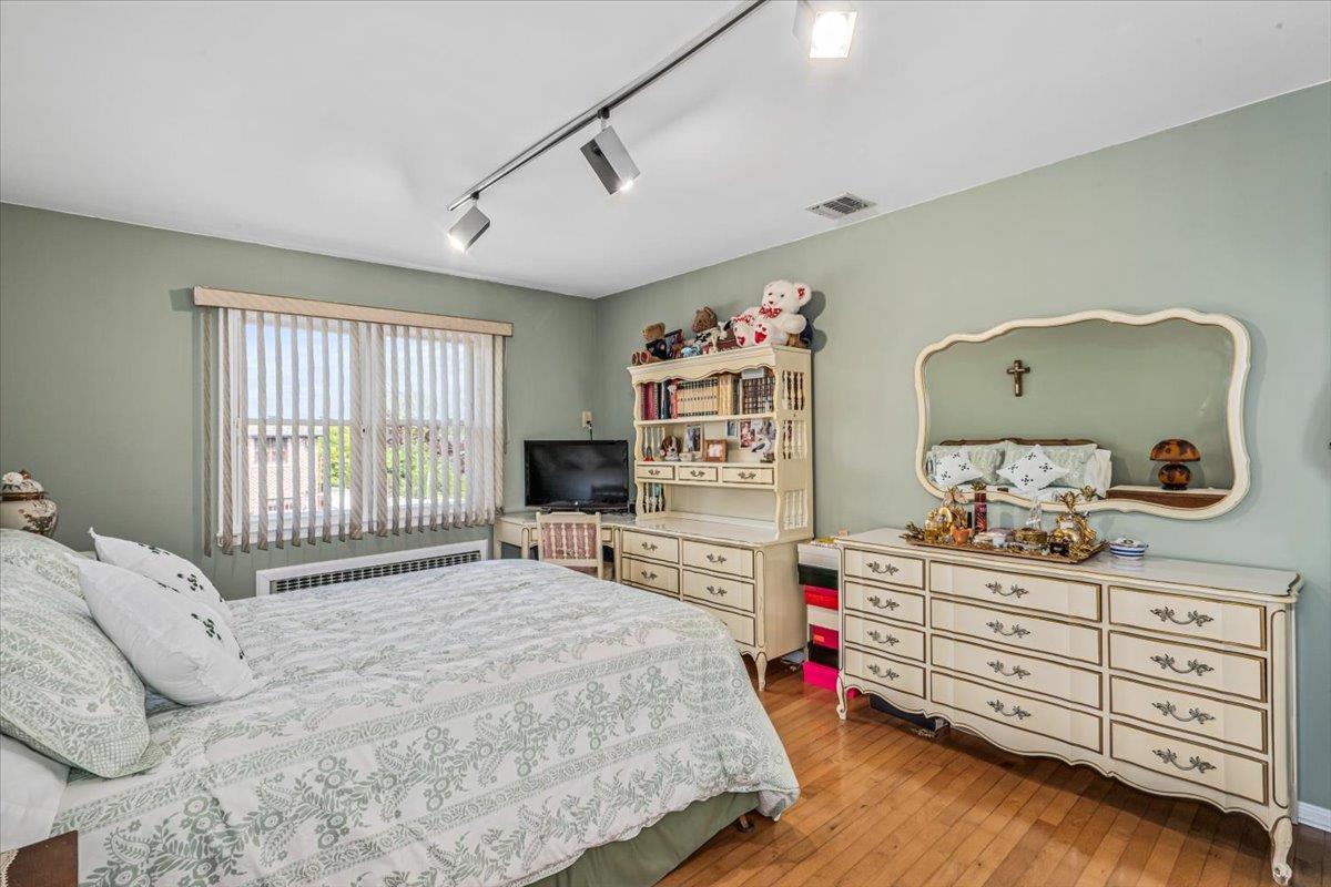 Single Family 214th  Queens, NY 11360, MLS-861610-39