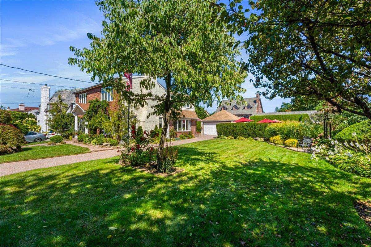 Single Family 214th  Queens, NY 11360, MLS-861610-8