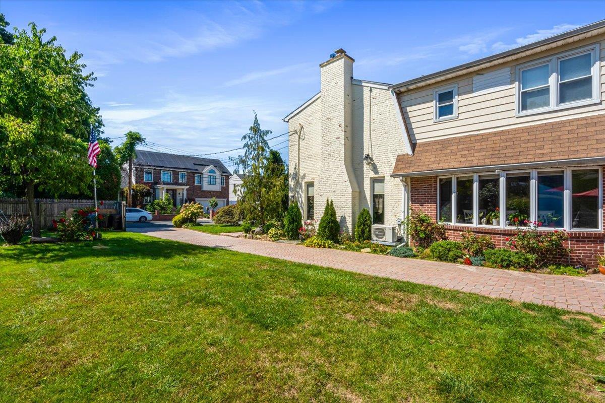 Single Family 214th  Queens, NY 11360, MLS-861610-9