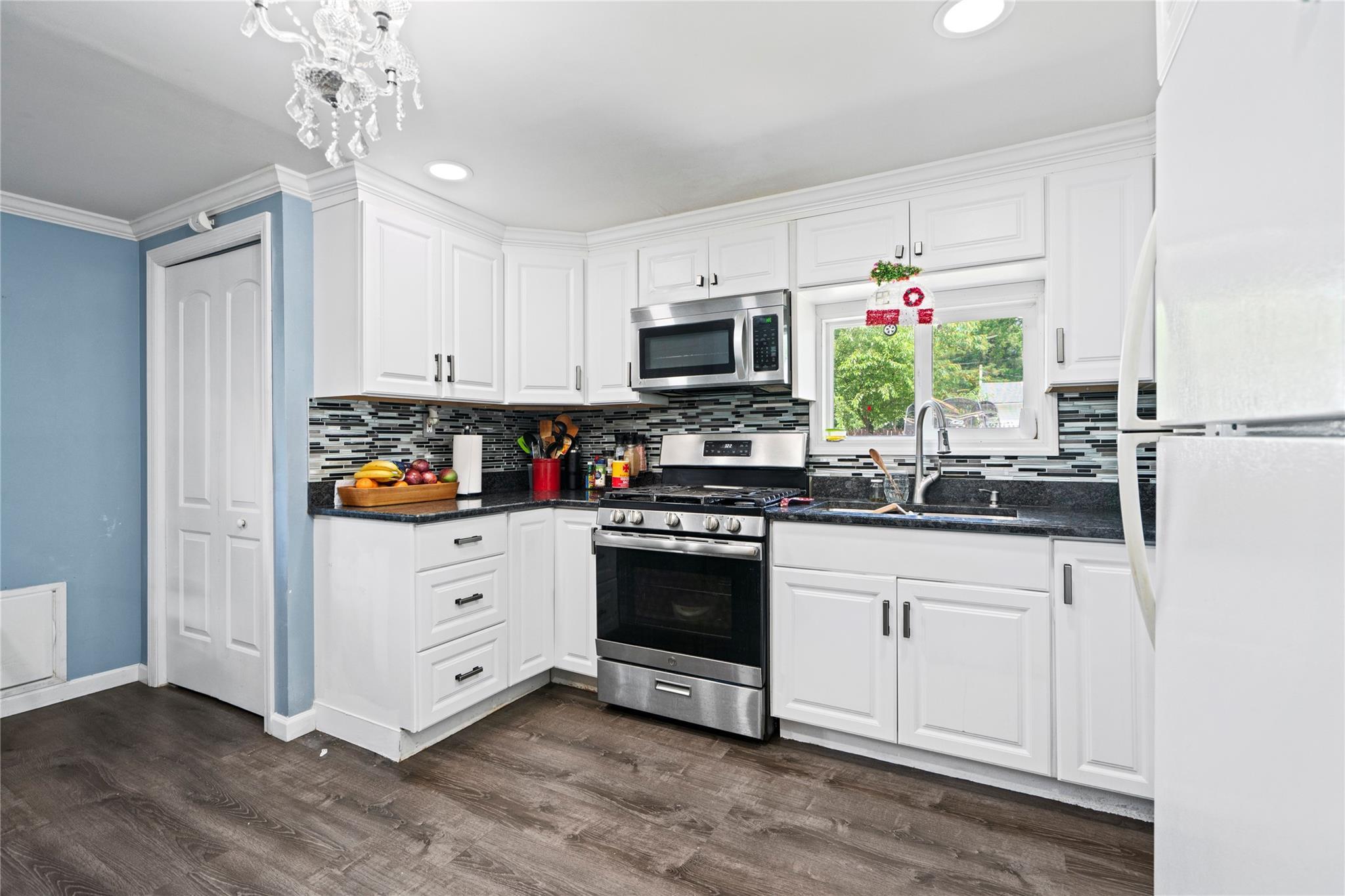Single Family Scherger  Suffolk County, NY 11772, MLS-861621-5