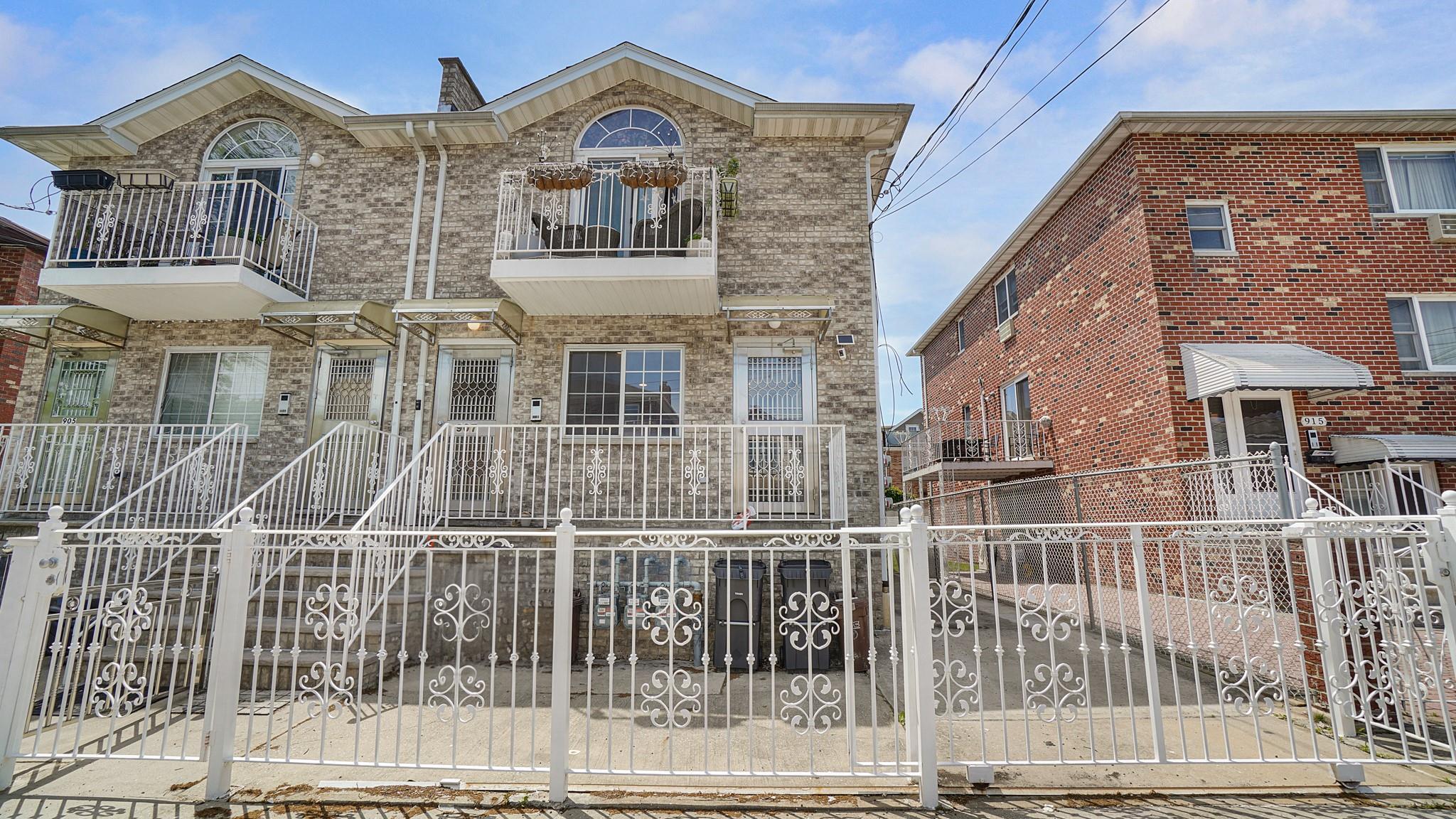 Single Family Clarence  Bronx, NY 10465, MLS-861622-2