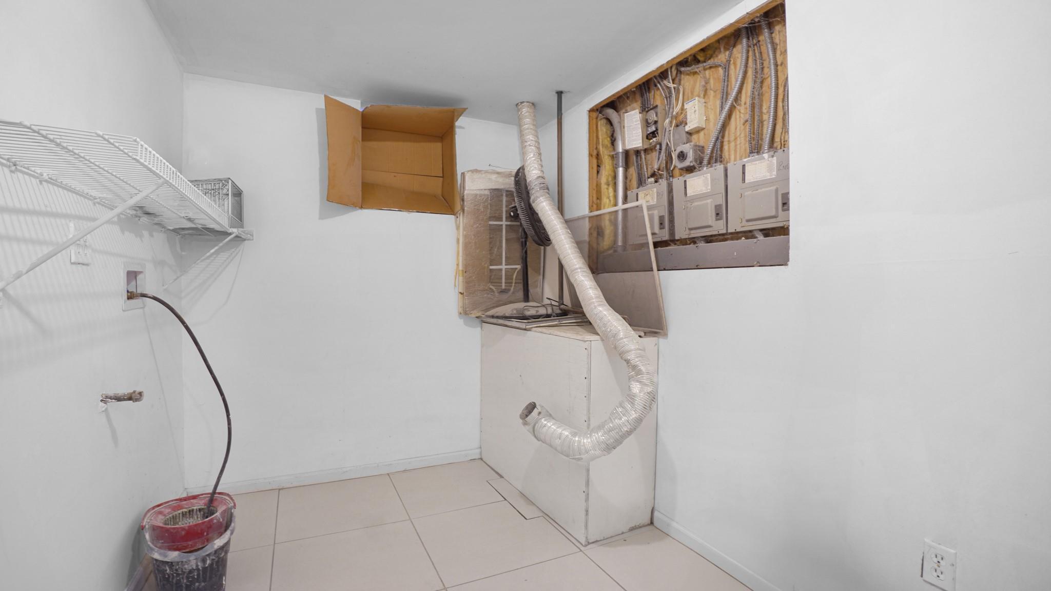 Single Family Clarence  Bronx, NY 10465, MLS-861622-28