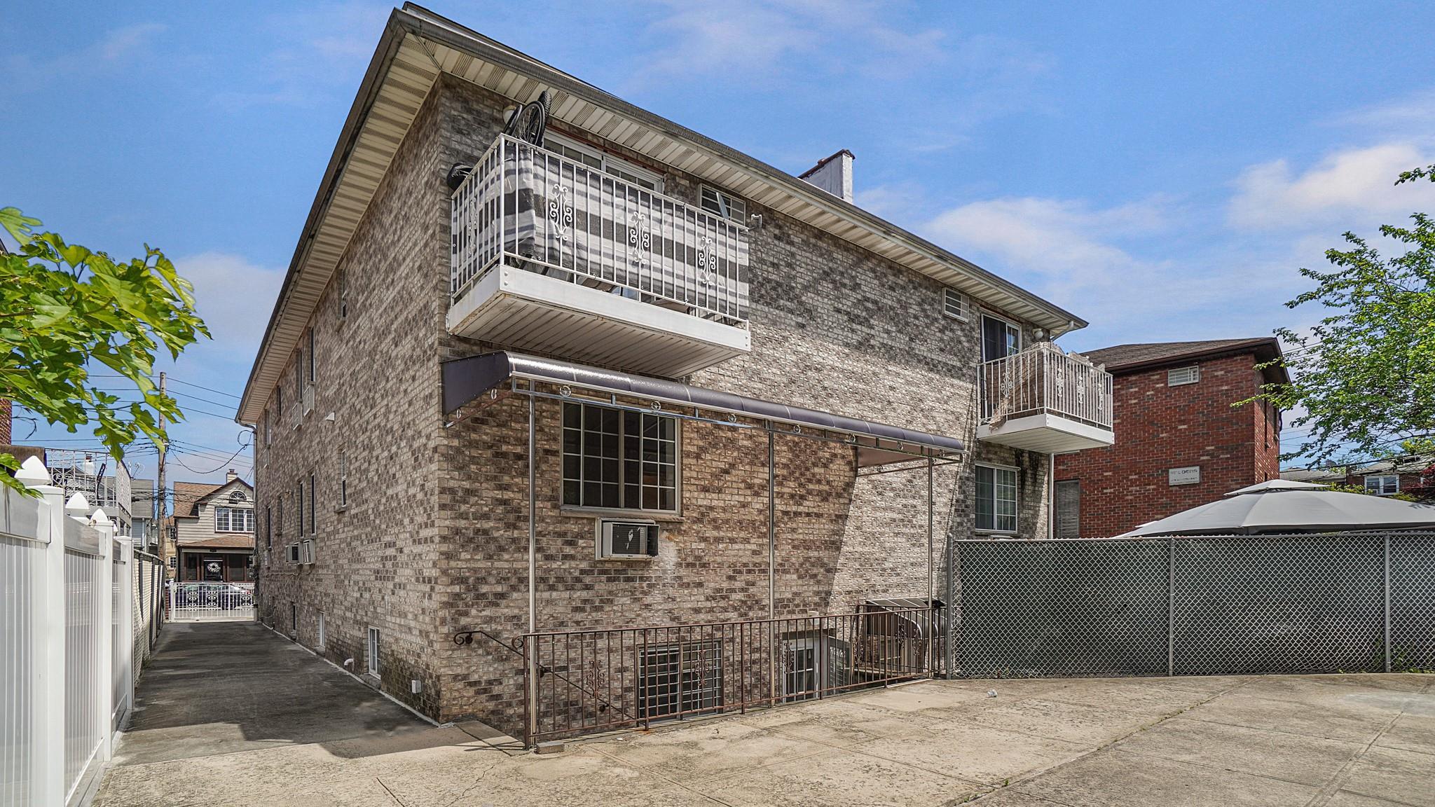 Single Family Clarence  Bronx, NY 10465, MLS-861622-29