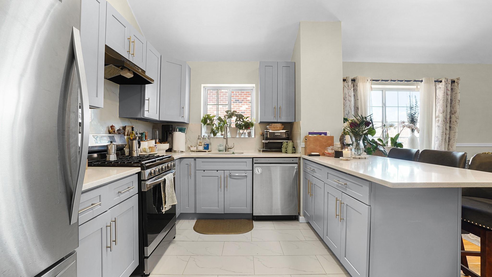 Single Family Clarence  Bronx, NY 10465, MLS-861622-7