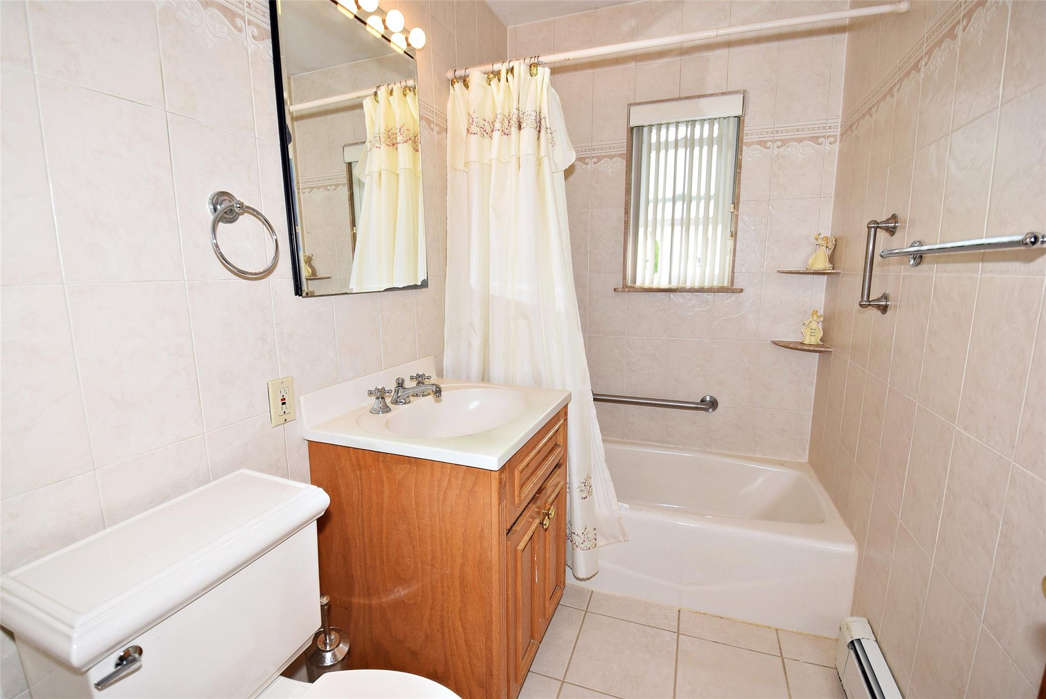Single Family Cinque  Nassau County, NY 11735, MLS-861626-11