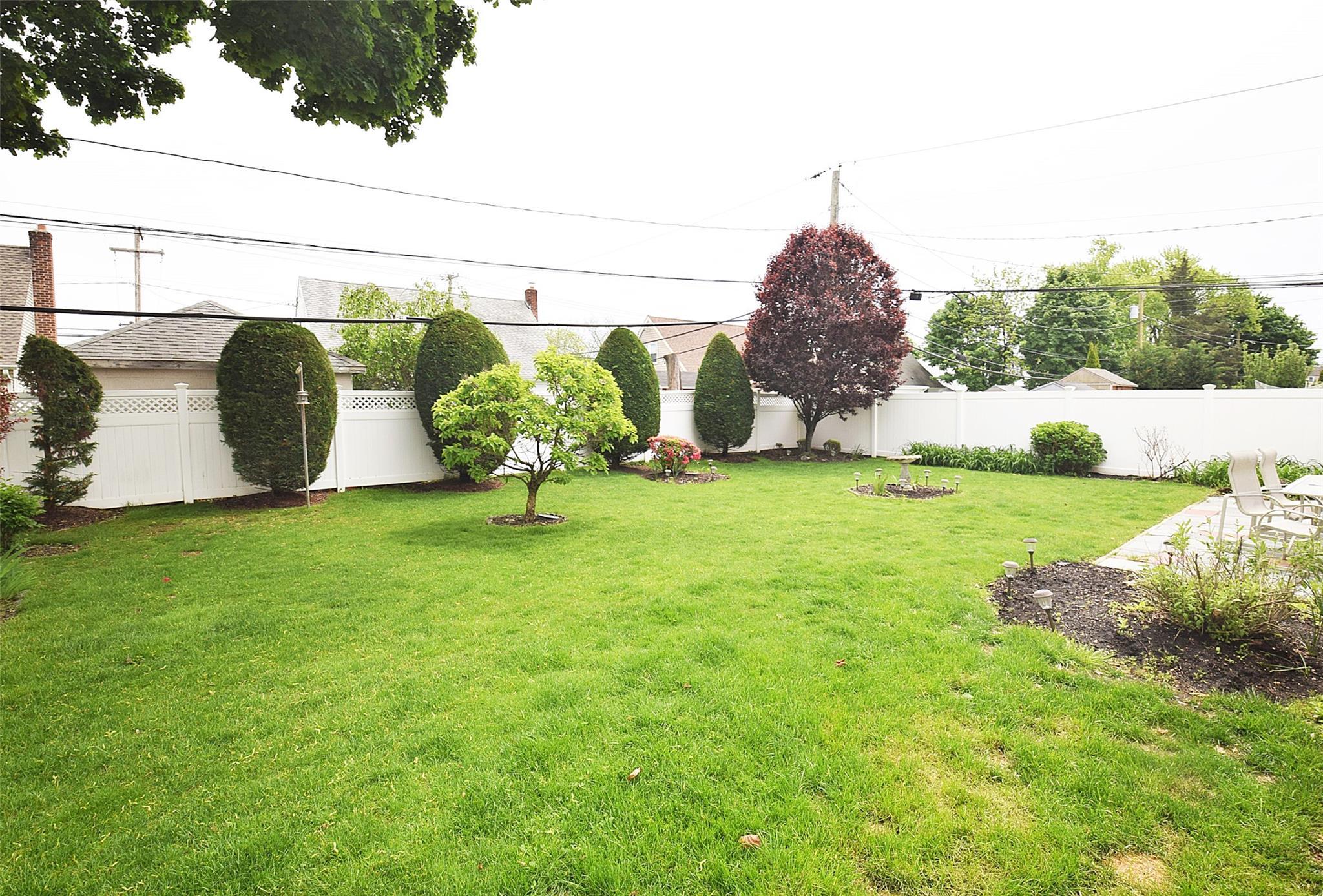 Single Family Cinque  Nassau County, NY 11735, MLS-861626-18