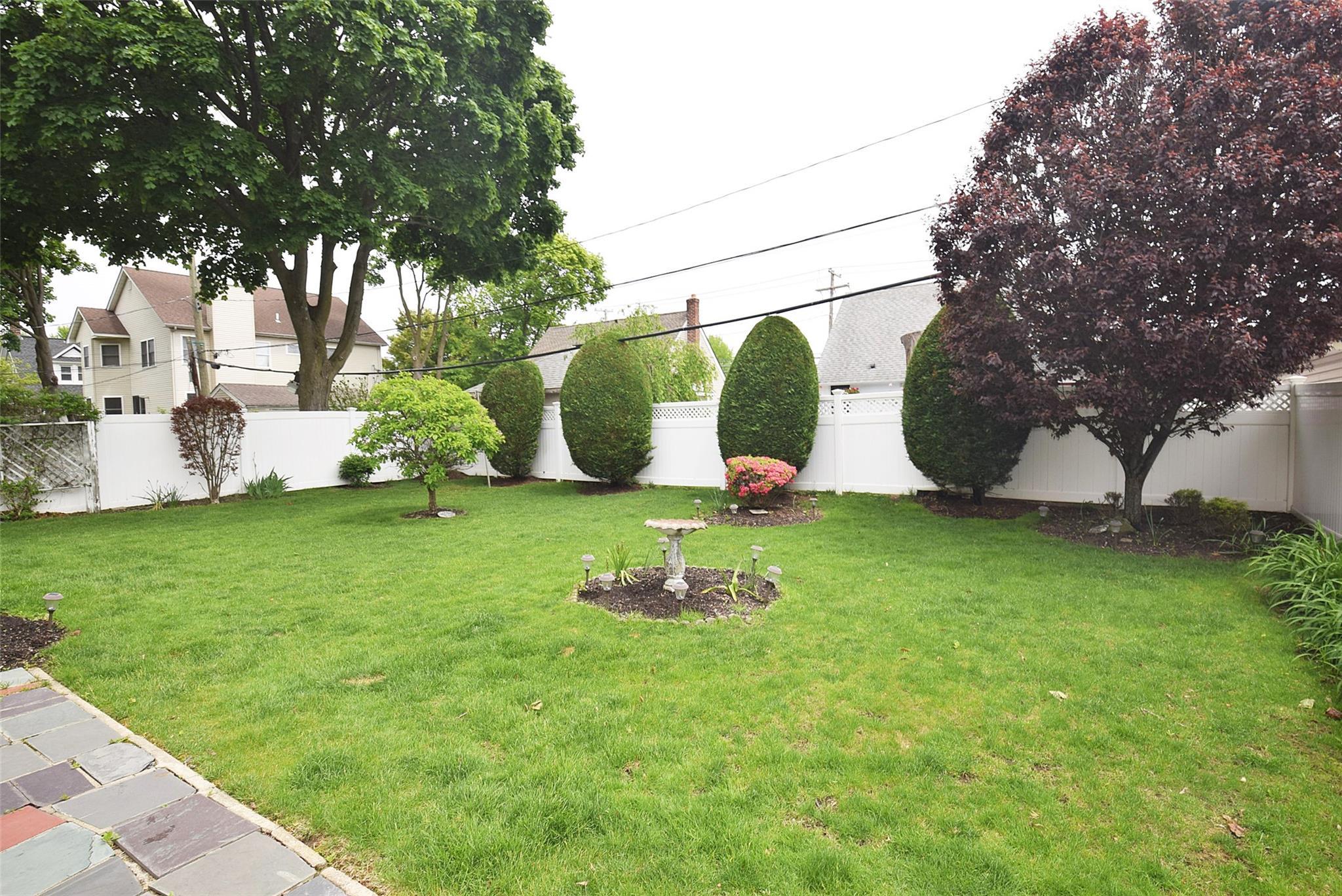 Single Family Cinque  Nassau County, NY 11735, MLS-861626-20