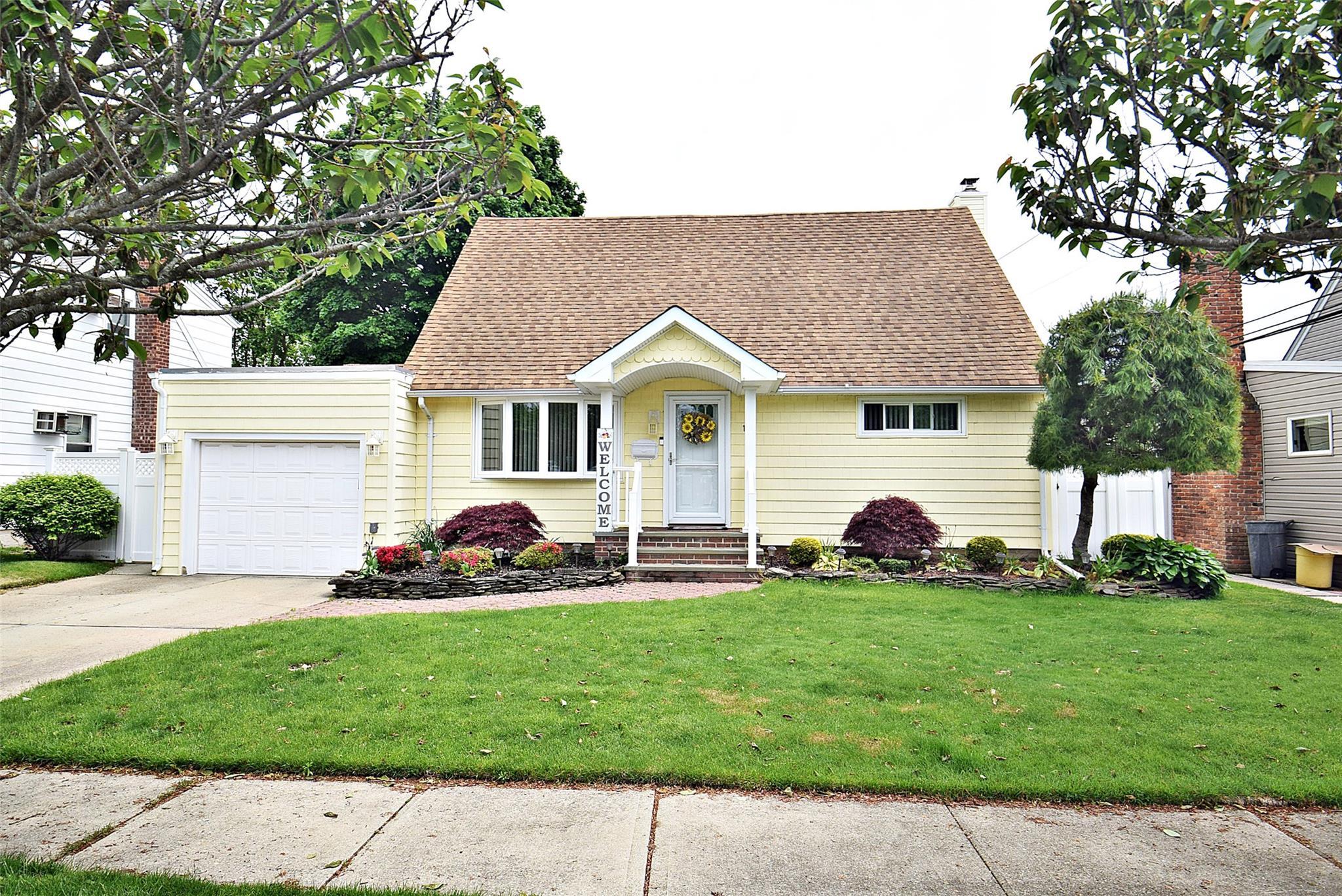 Single Family Cinque  Nassau County, NY 11735, MLS-861626-3