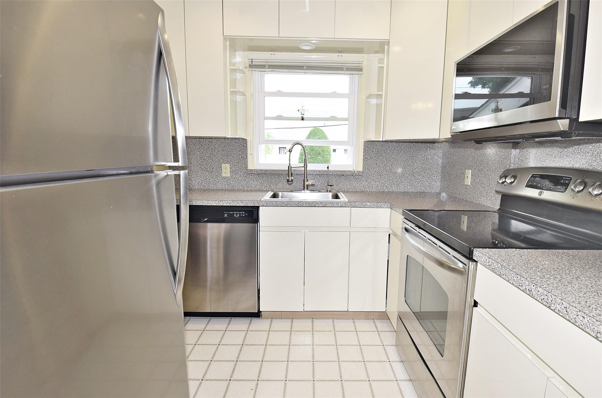 Single Family Cinque  Nassau County, NY 11735, MLS-861626-9