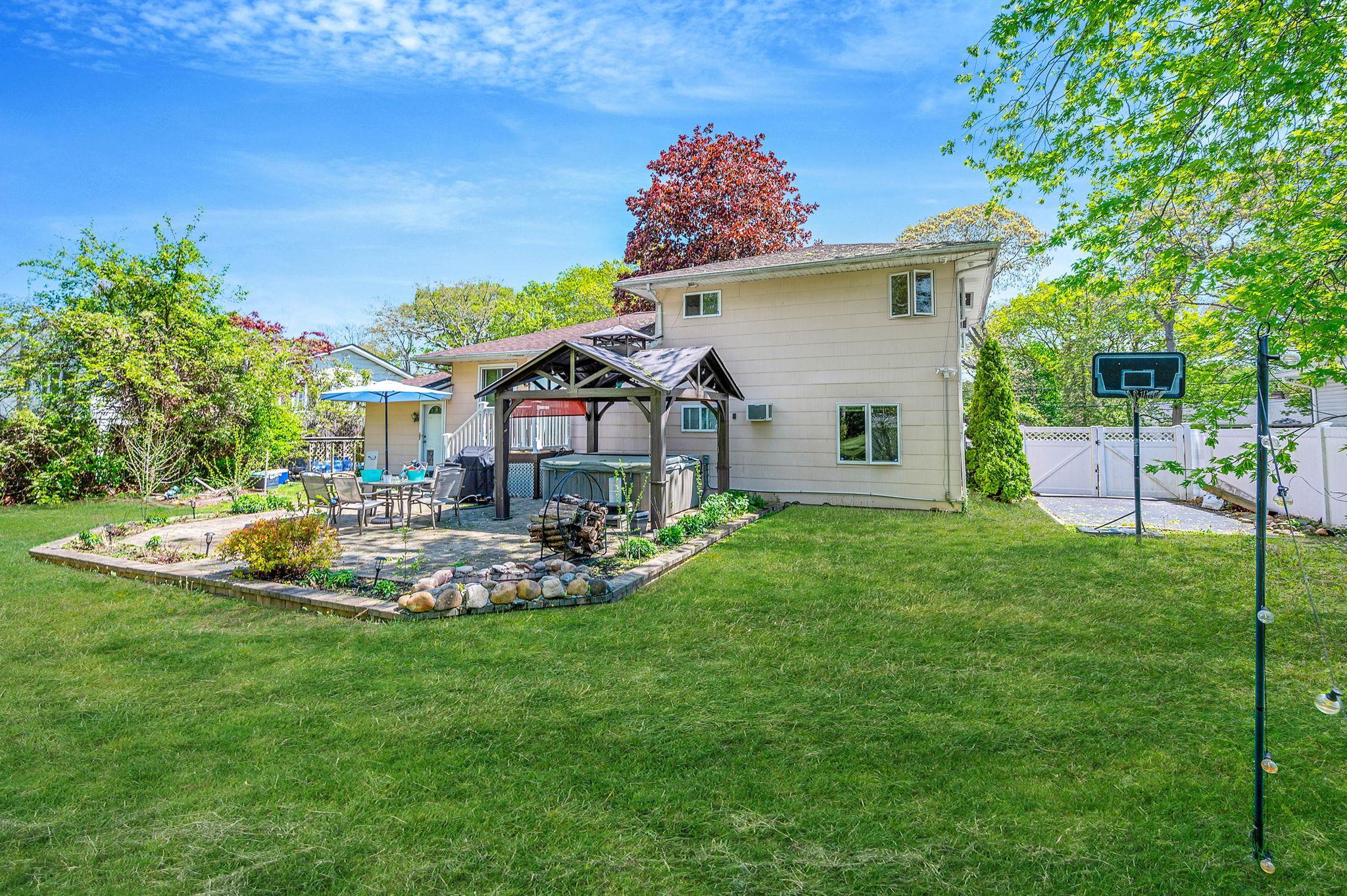 Single Family Waverly  Suffolk County, NY 11742, MLS-861665-17