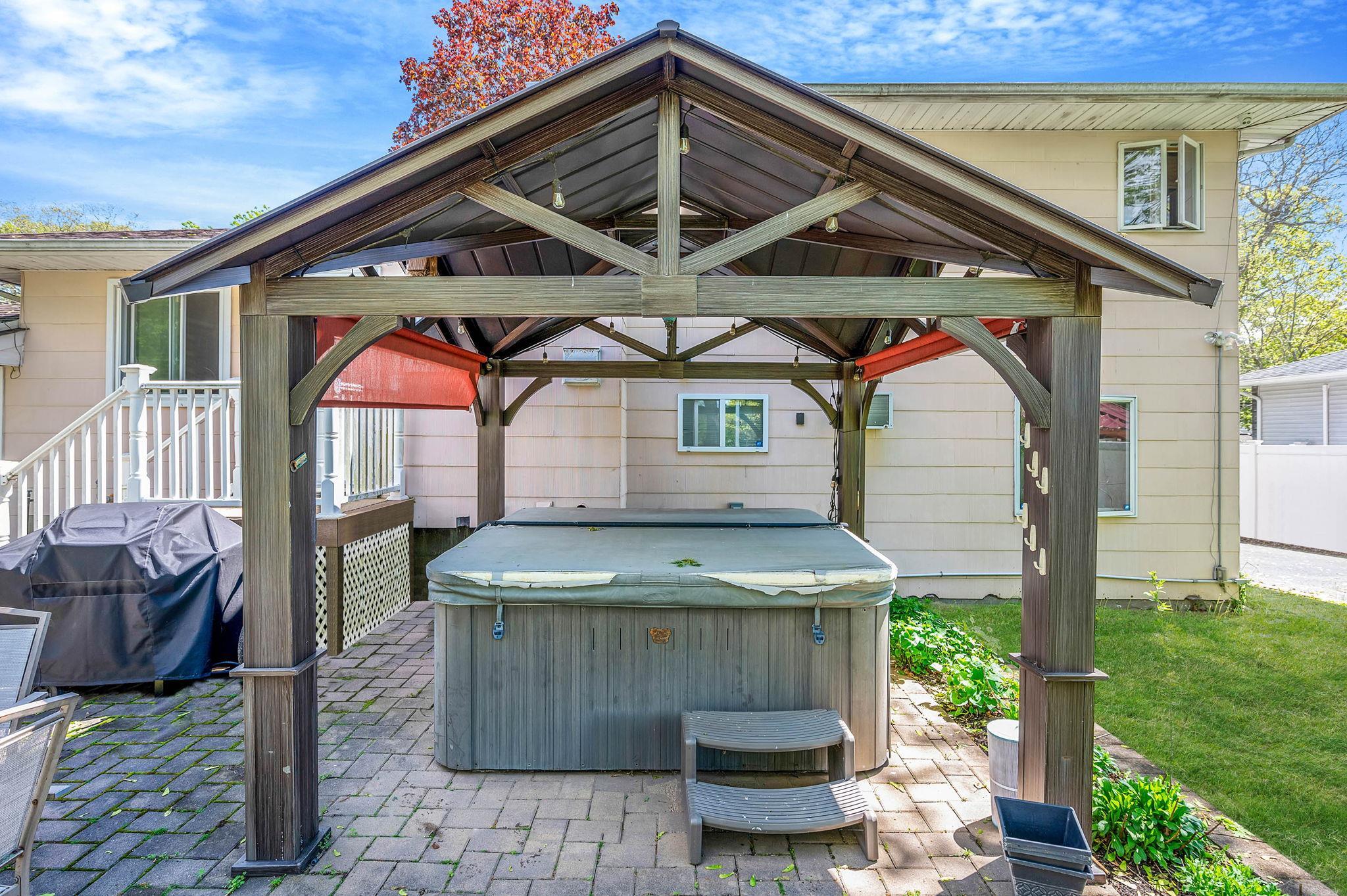 Single Family Waverly  Suffolk County, NY 11742, MLS-861665-18