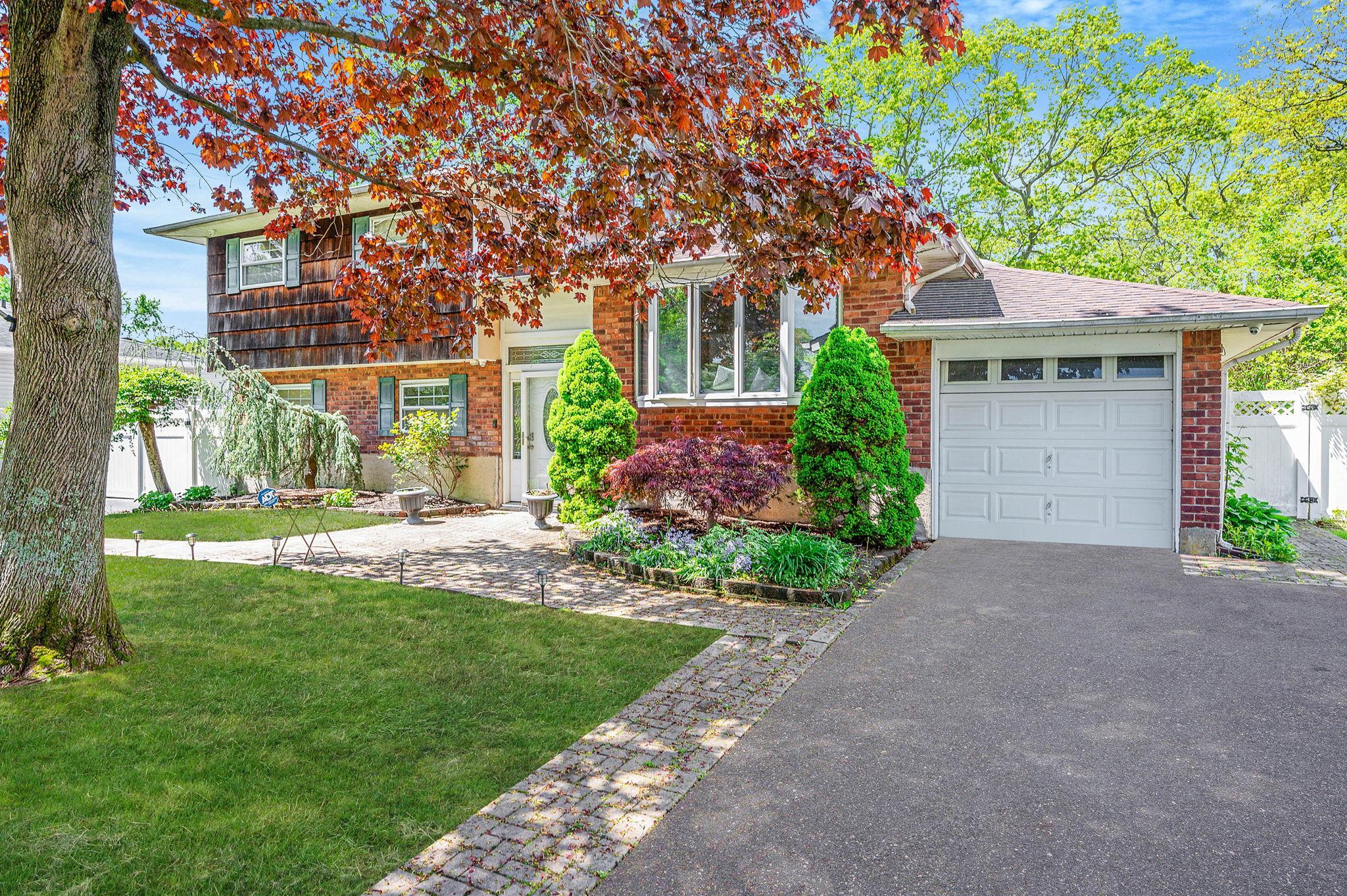 Single Family Waverly  Suffolk County, NY 11742, MLS-861665-2