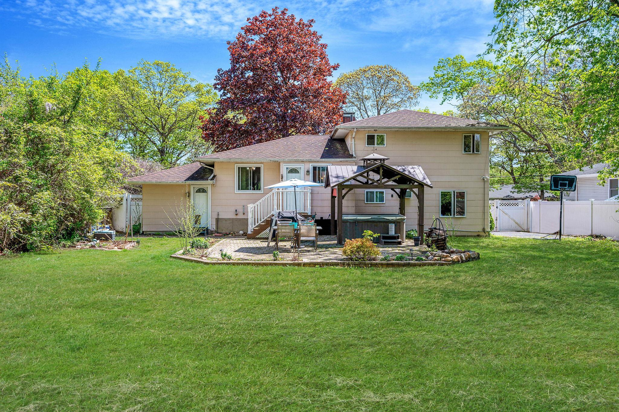 Single Family Waverly  Suffolk County, NY 11742, MLS-861665-23