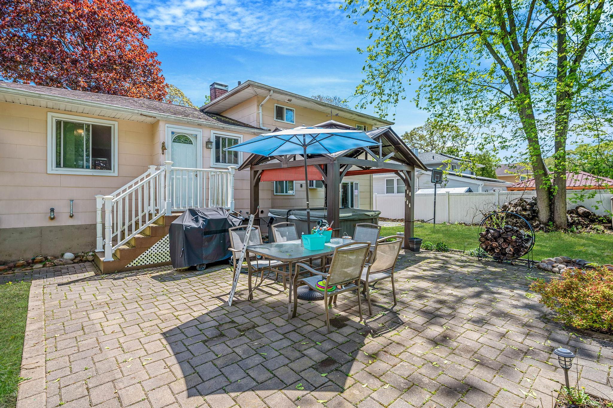 Single Family Waverly  Suffolk County, NY 11742, MLS-861665-25