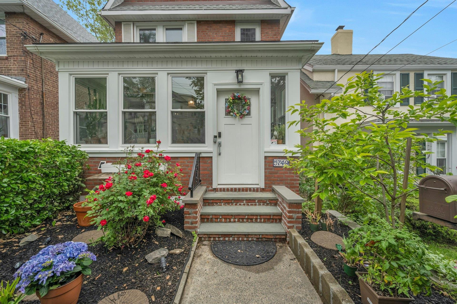 Single Family Faraday  Bronx, NY 10471, MLS-861679-2