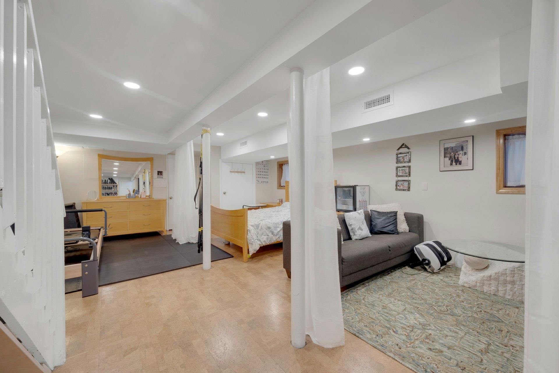 Single Family Faraday  Bronx, NY 10471, MLS-861679-29