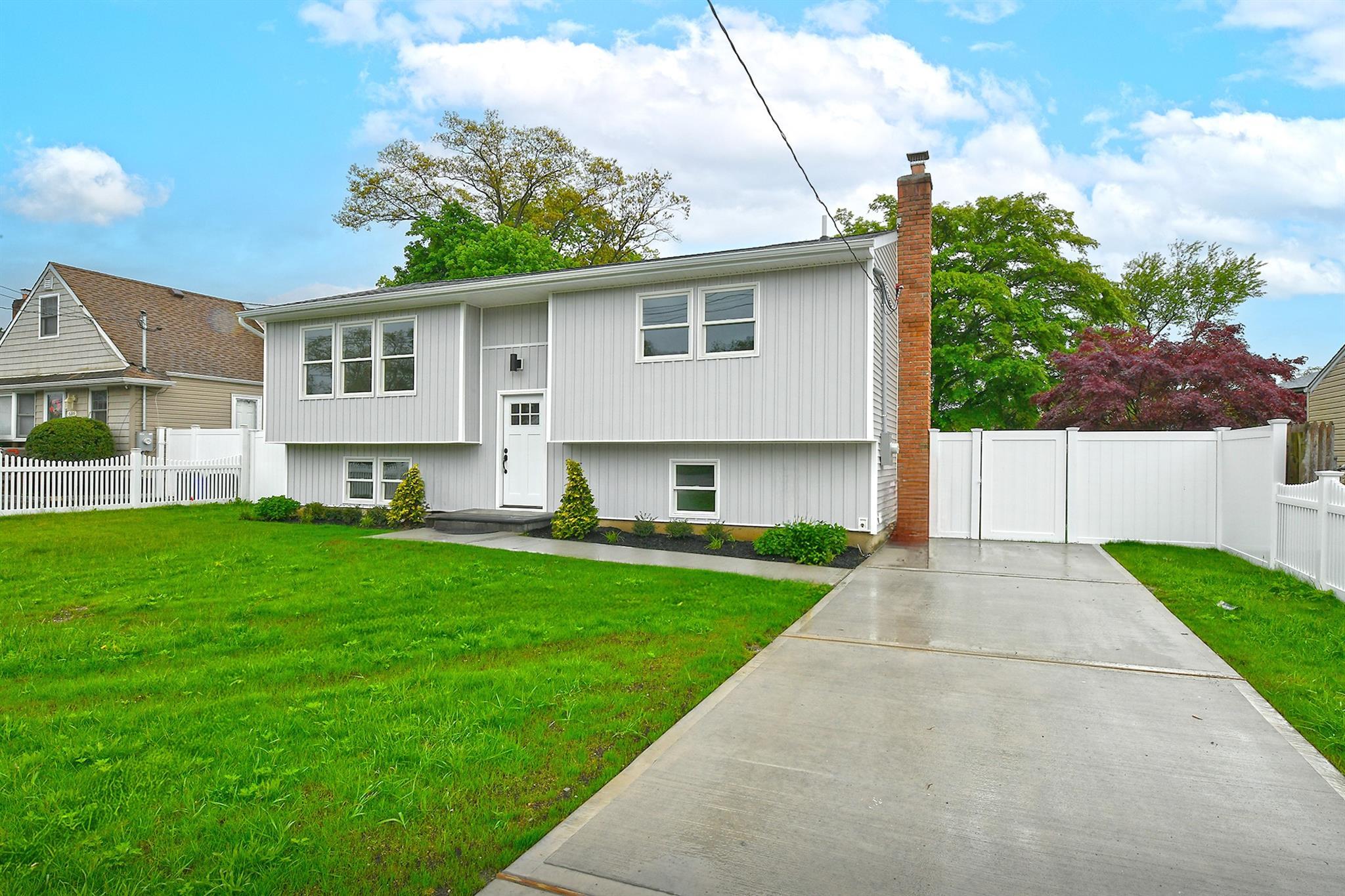 Single Family Elmwood  Suffolk County, NY 11704, MLS-861682-3