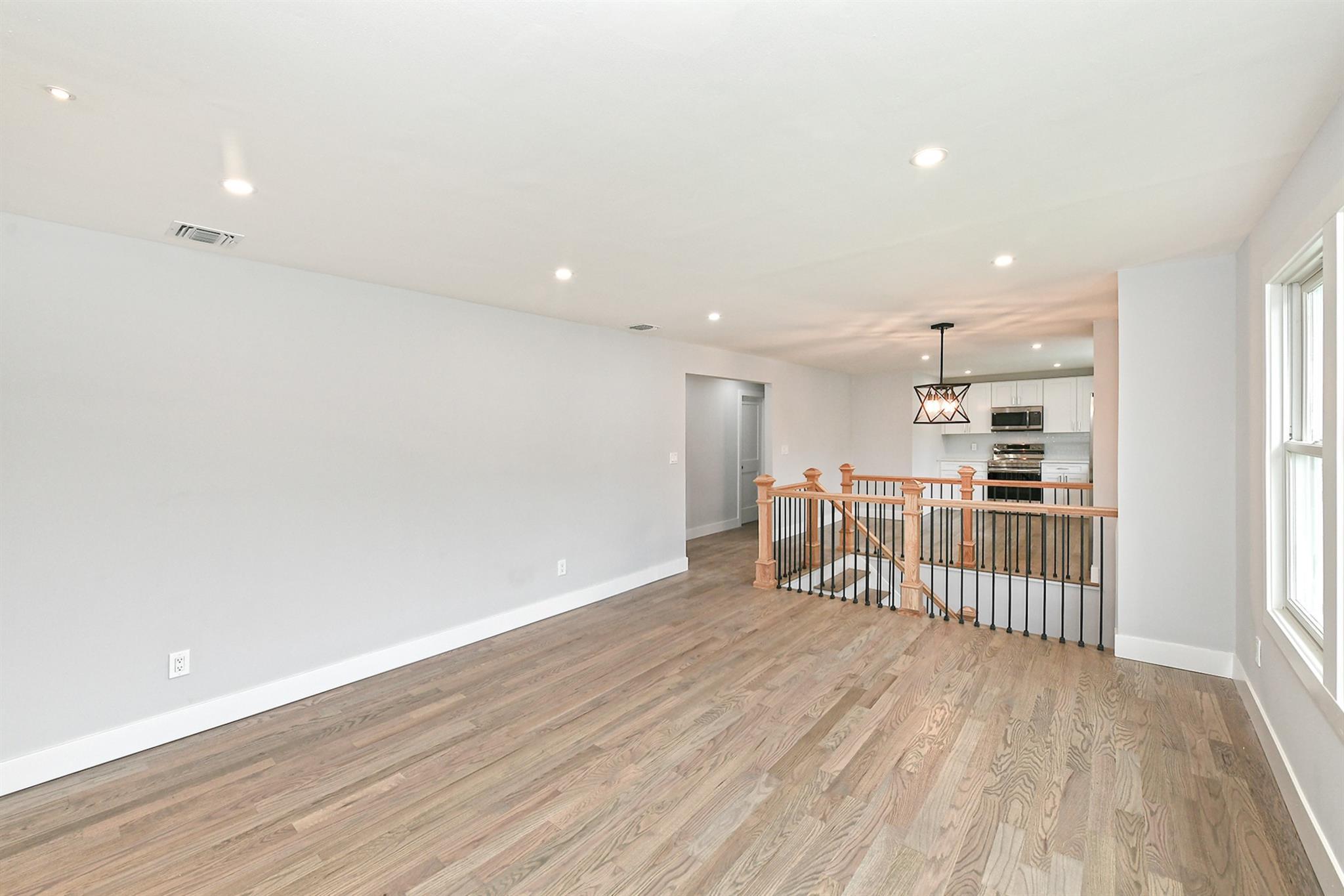 Single Family Elmwood  Suffolk County, NY 11704, MLS-861682-7