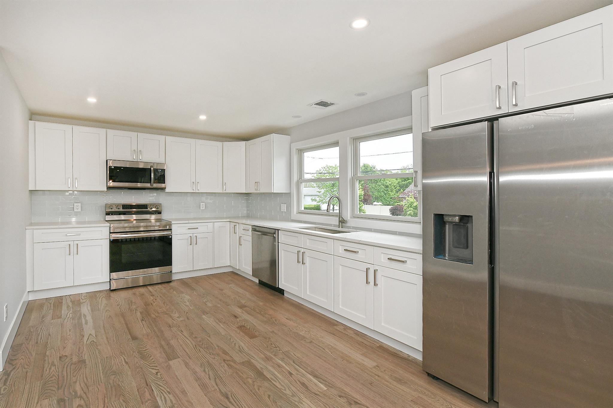 Single Family Elmwood  Suffolk County, NY 11704, MLS-861682-9