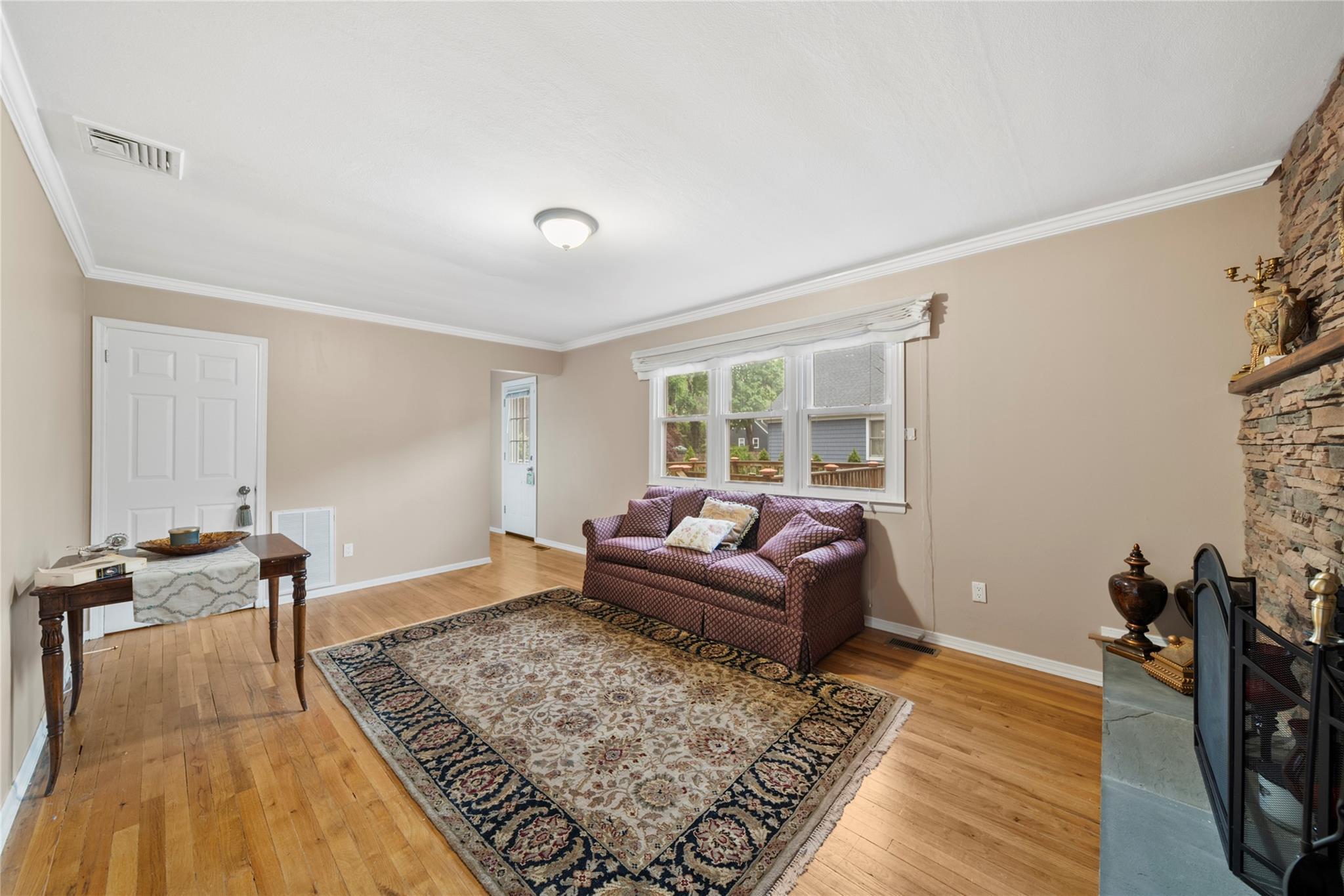 Single Family Maplewood  Suffolk County, NY 11746, MLS-861685-11