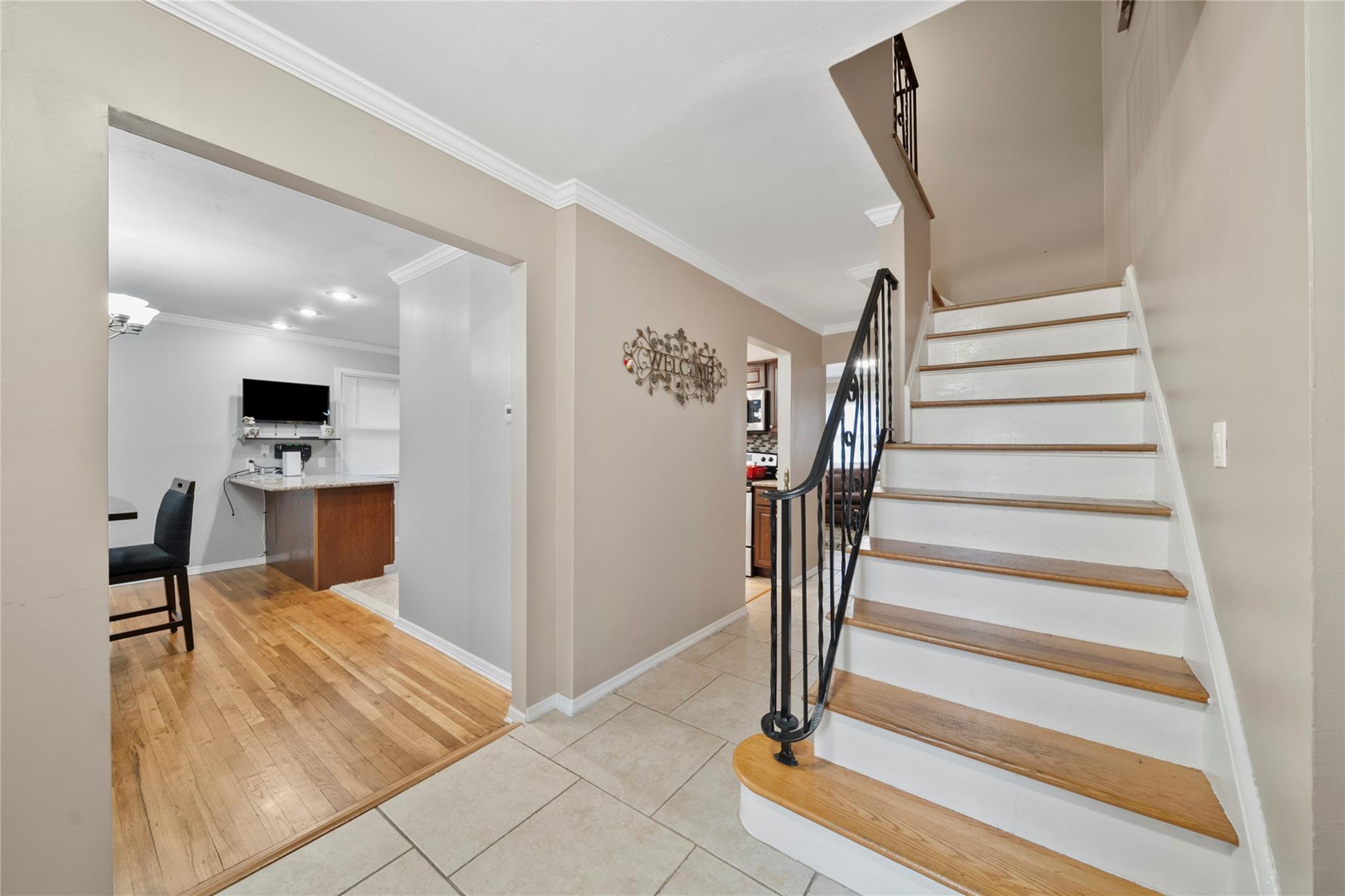 Single Family Maplewood  Suffolk County, NY 11746, MLS-861685-2