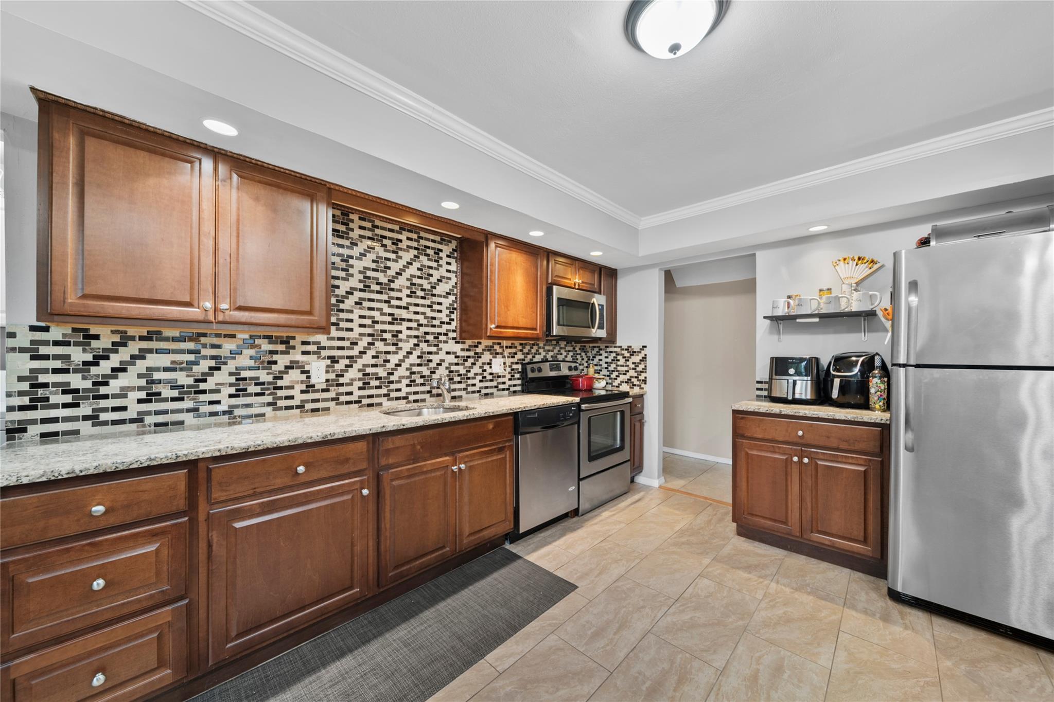 Single Family Maplewood  Suffolk County, NY 11746, MLS-861685-6