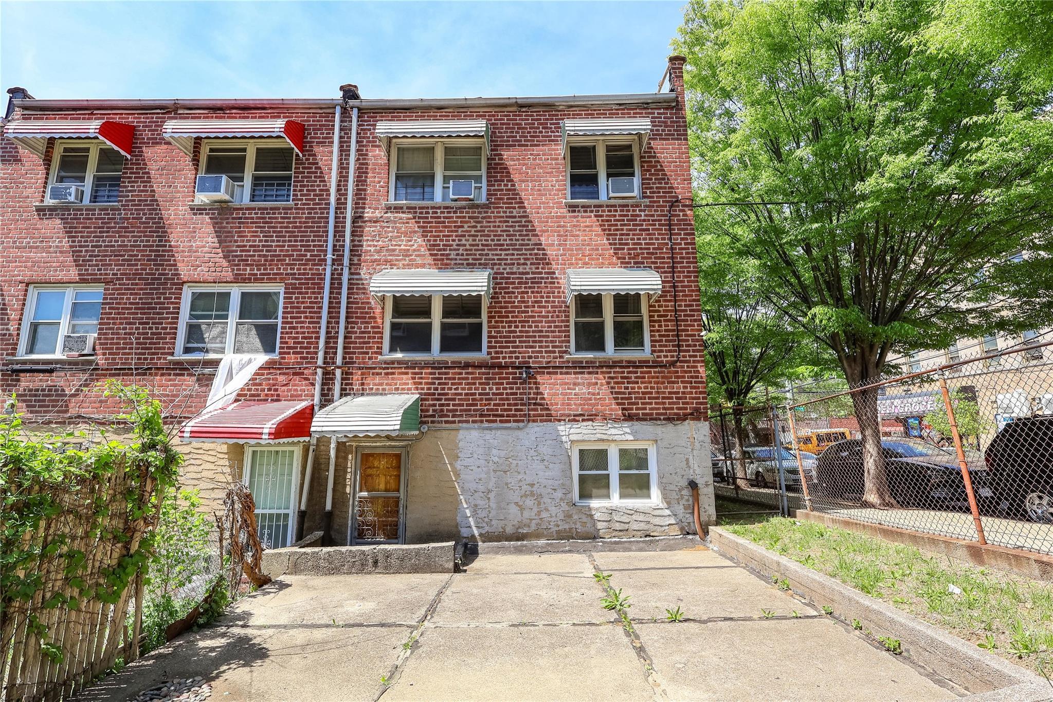 Single Family Bronxwood  Bronx, NY 10469, MLS-861737-19