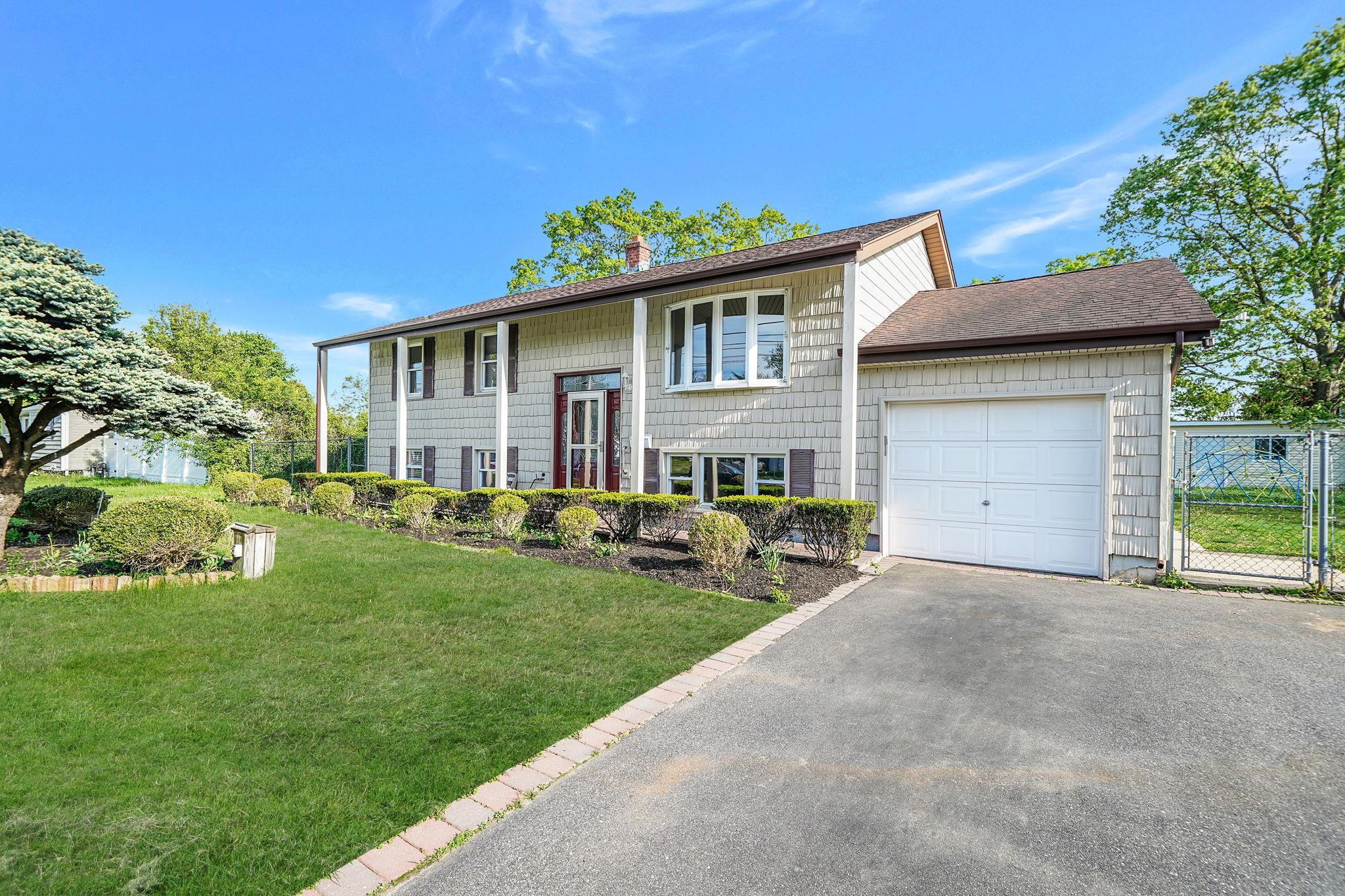 Single Family Tabor  Suffolk County, NY 11717, MLS-861750-2