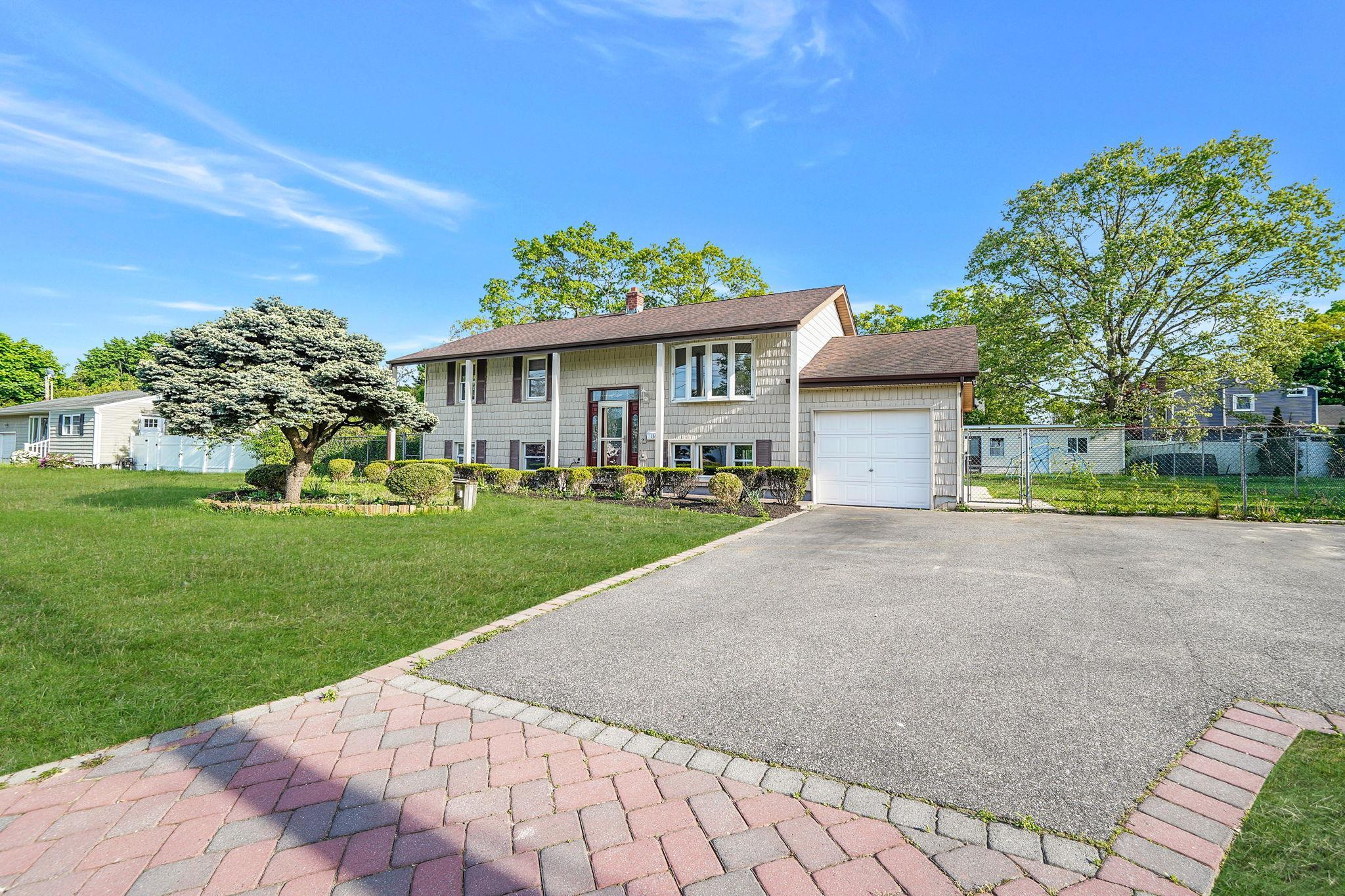 Single Family Tabor  Suffolk County, NY 11717, MLS-861750-3