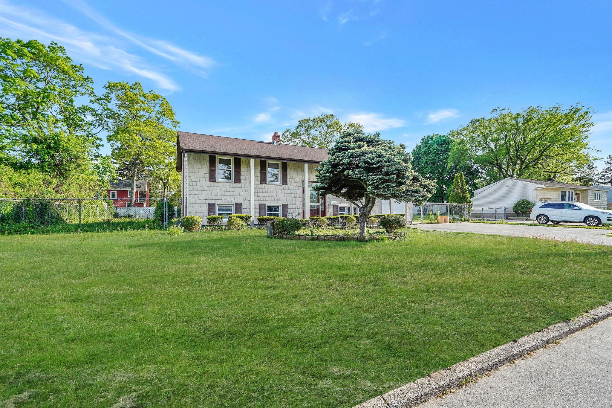 Single Family Tabor  Suffolk County, NY 11717, MLS-861750-4