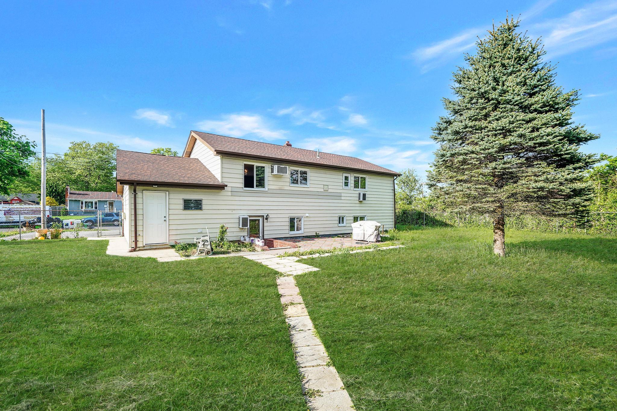 Single Family Tabor  Suffolk County, NY 11717, MLS-861750-5