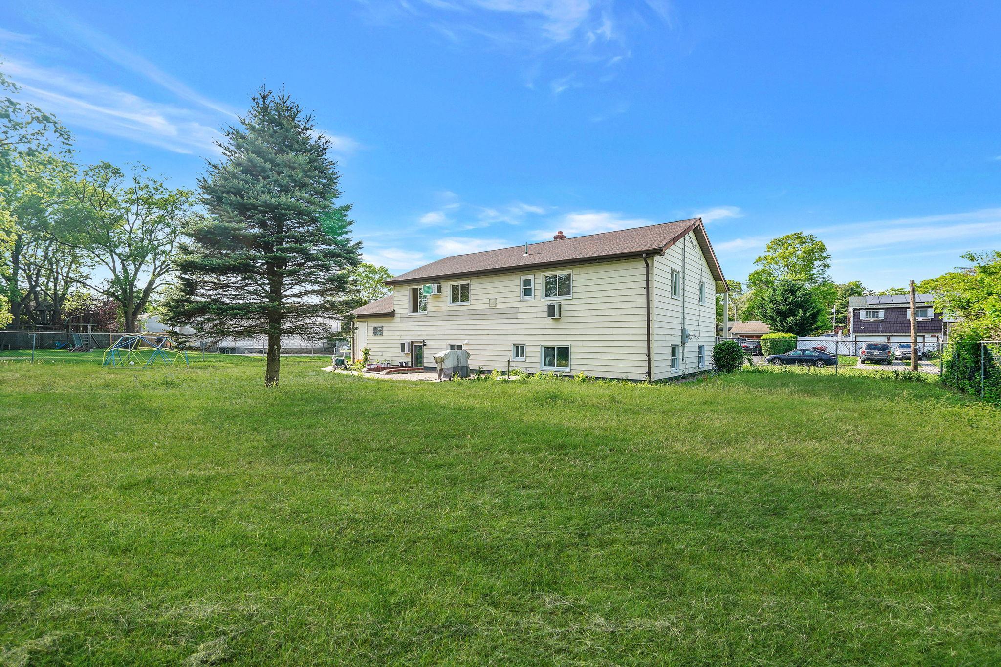 Single Family Tabor  Suffolk County, NY 11717, MLS-861750-7