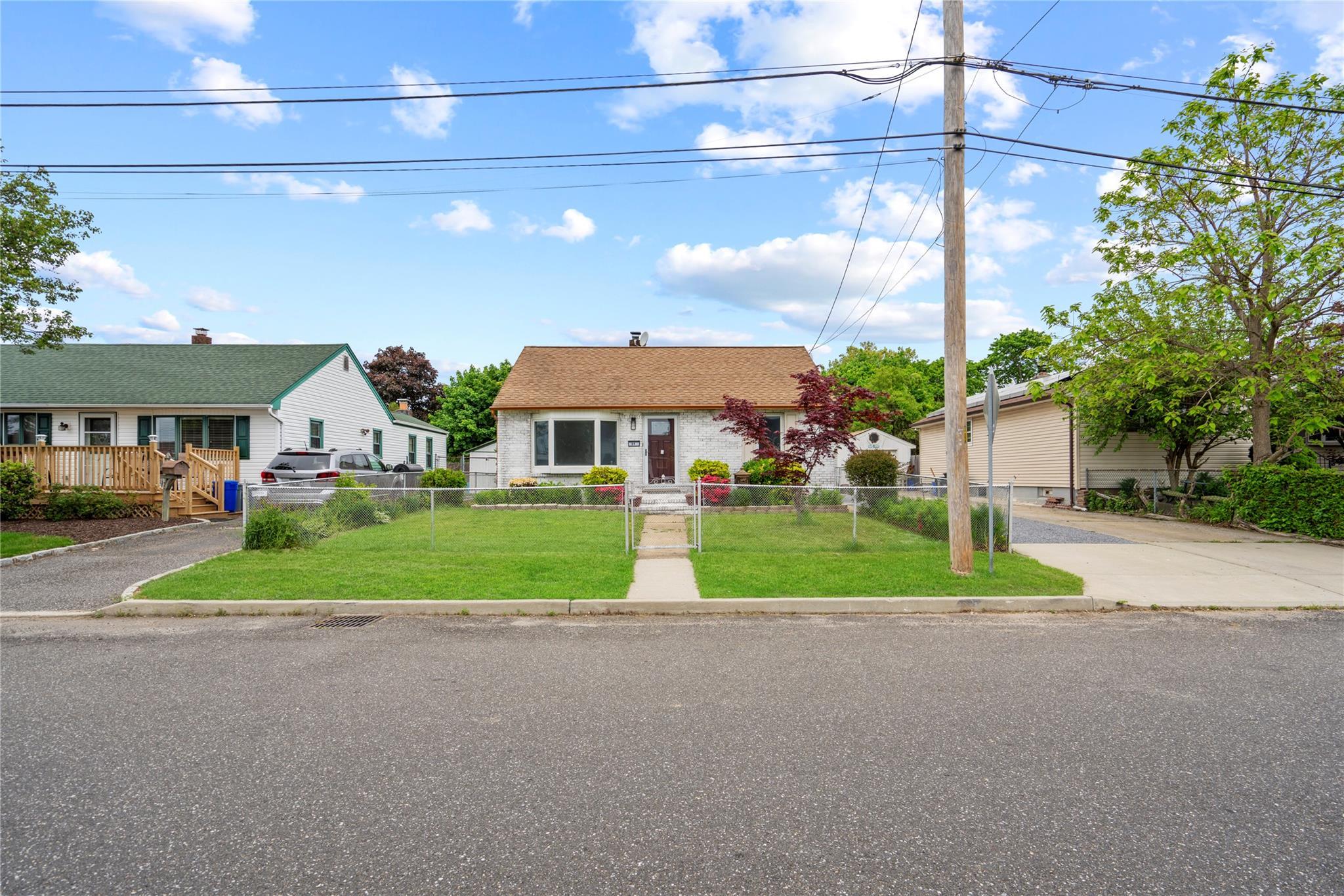 Single Family Brennan  Suffolk County, NY 11729, MLS-861765-6