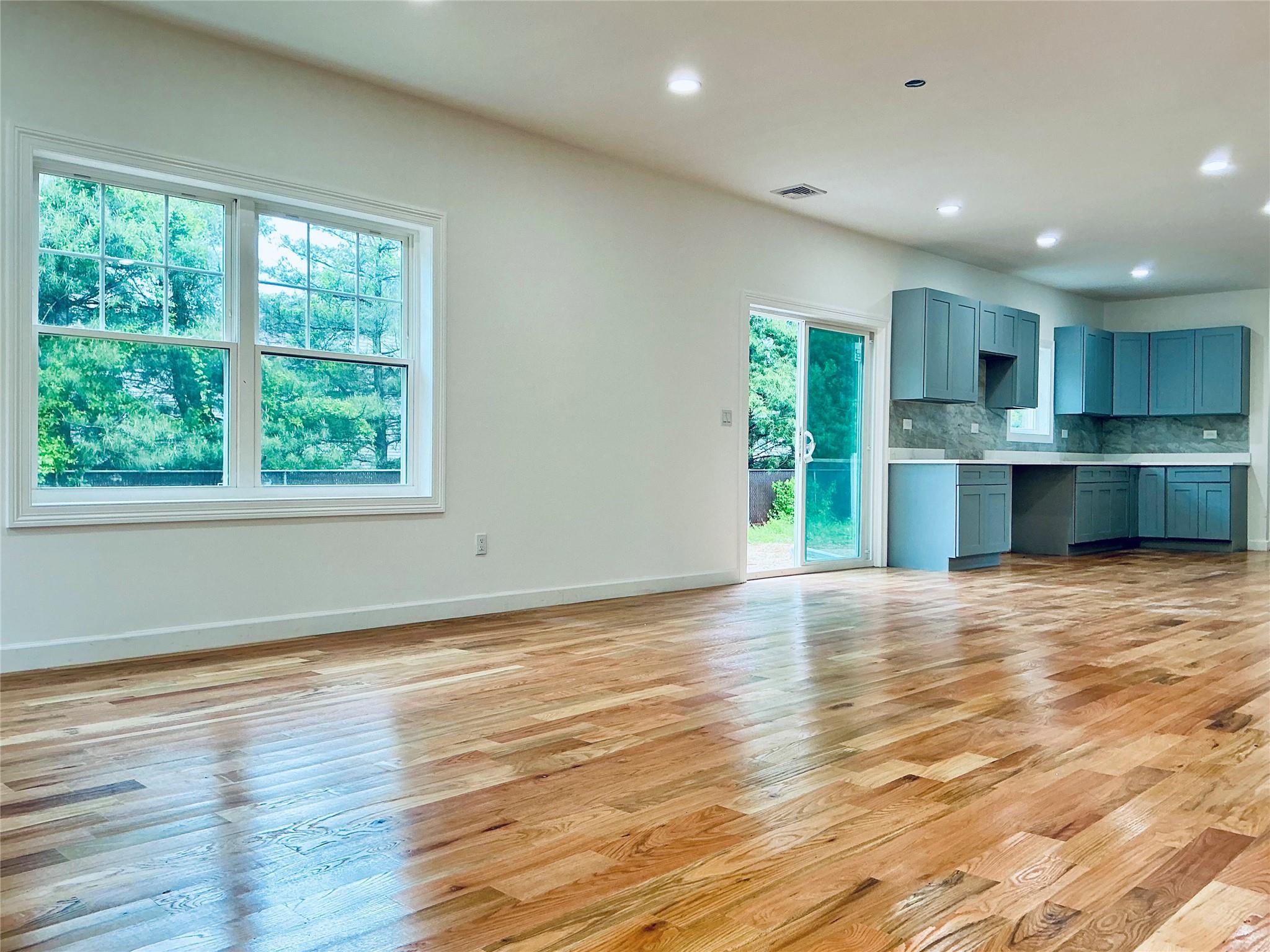 Single Family Miller  Suffolk County, NY 11701, MLS-861776-8